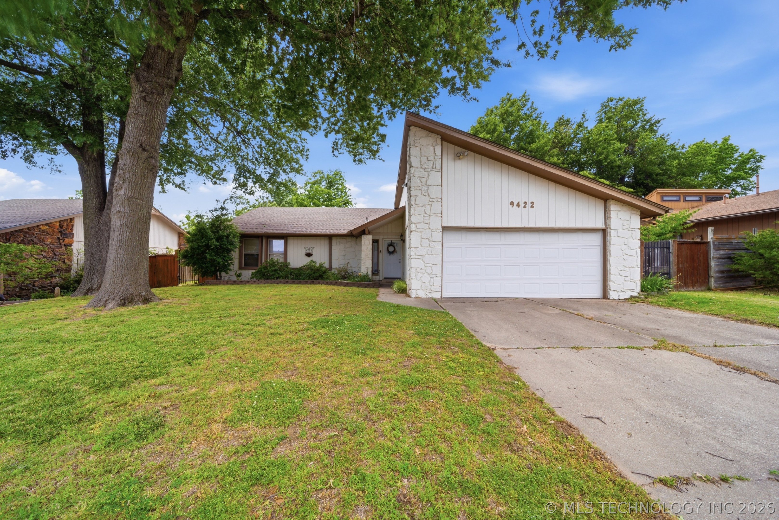 9422 S 70th East Avenue E Property Photo 3