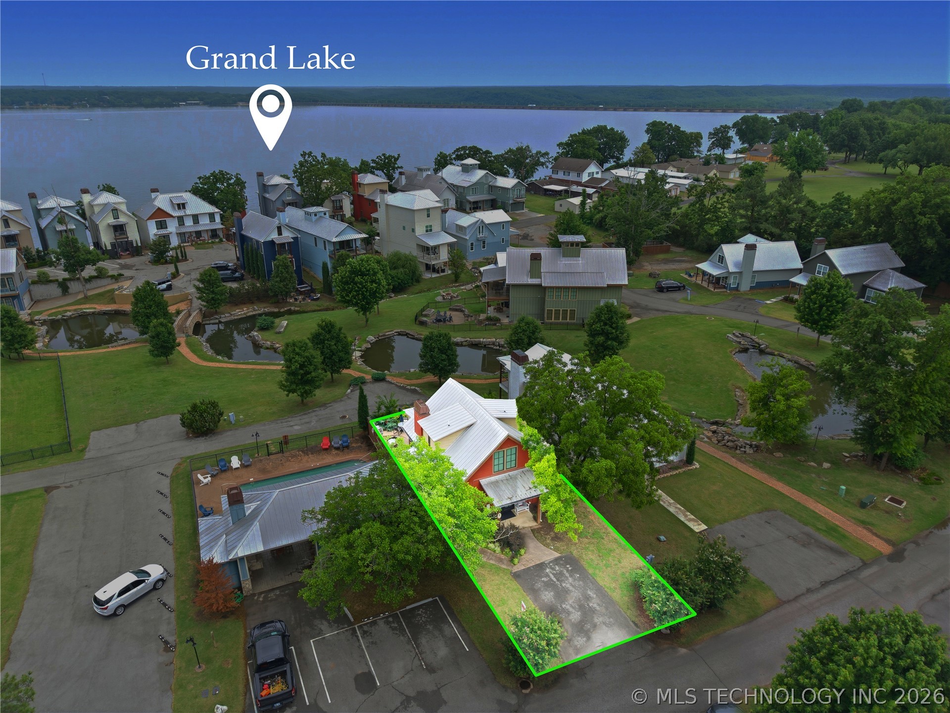 37119 S Cliff Crest Drive Property Photo 1