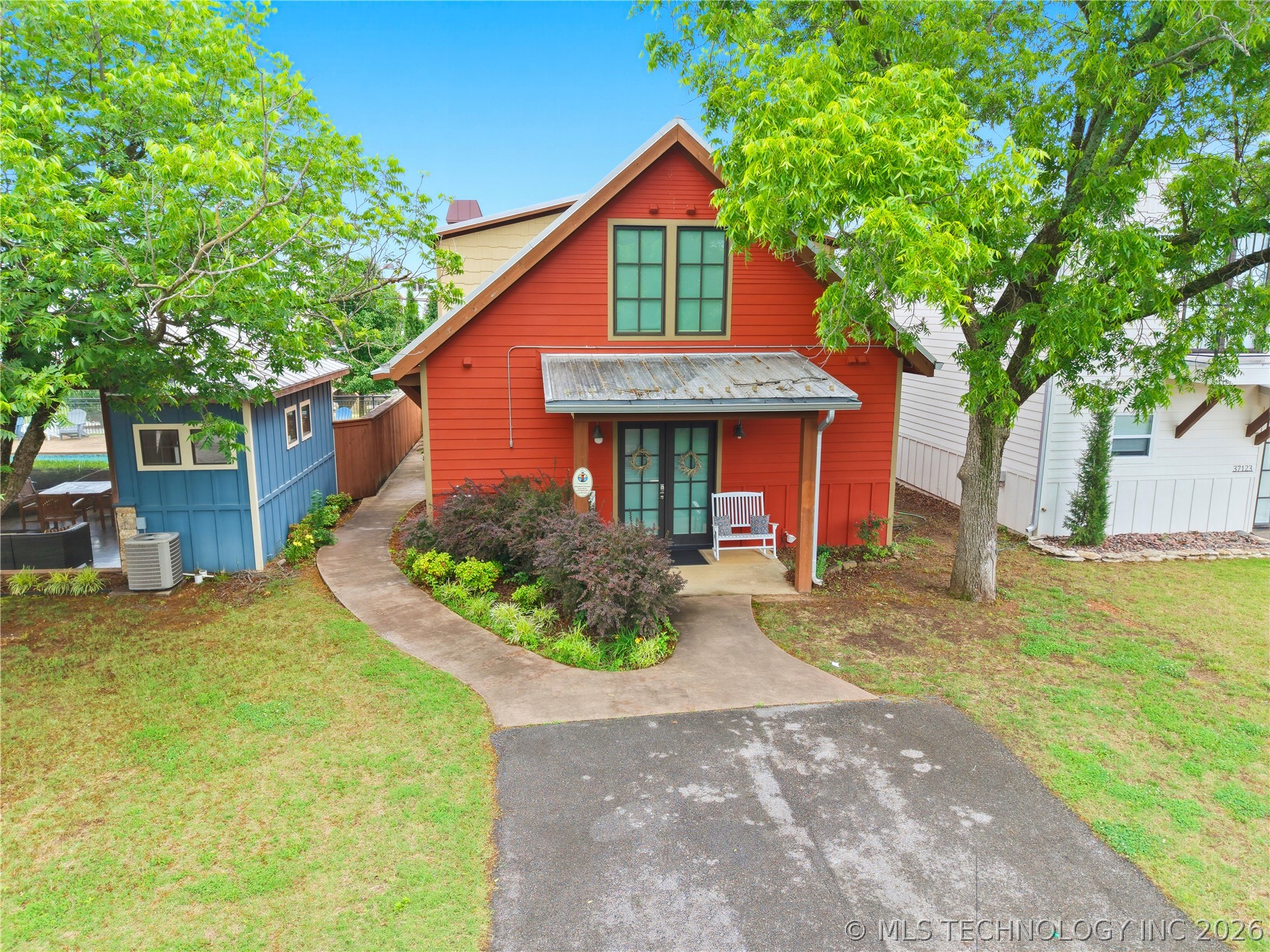 37119 S Cliff Crest Drive Property Photo 5