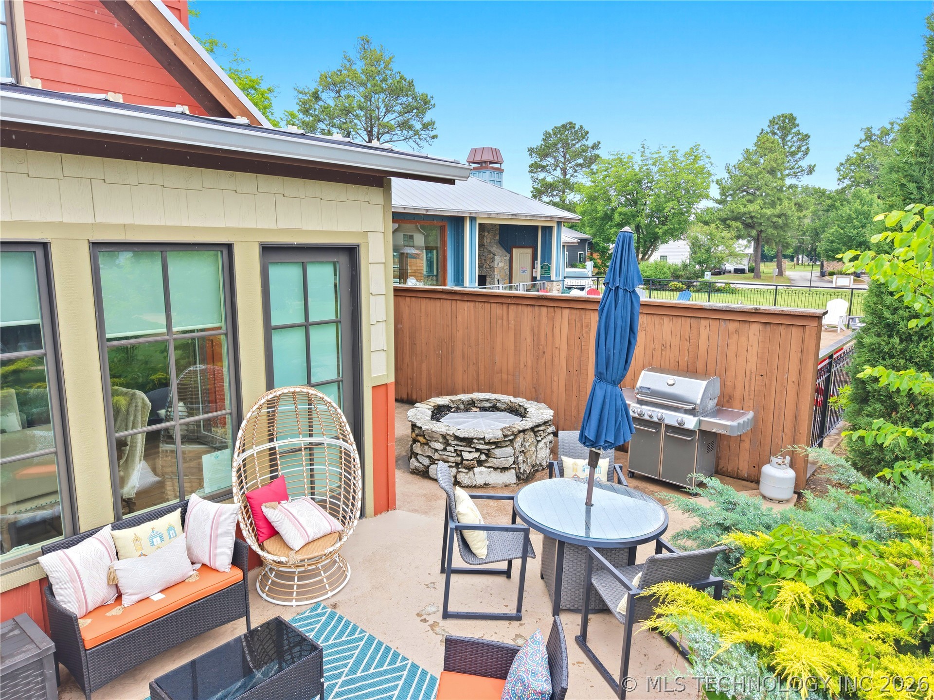 37119 S Cliff Crest Drive Property Photo 8