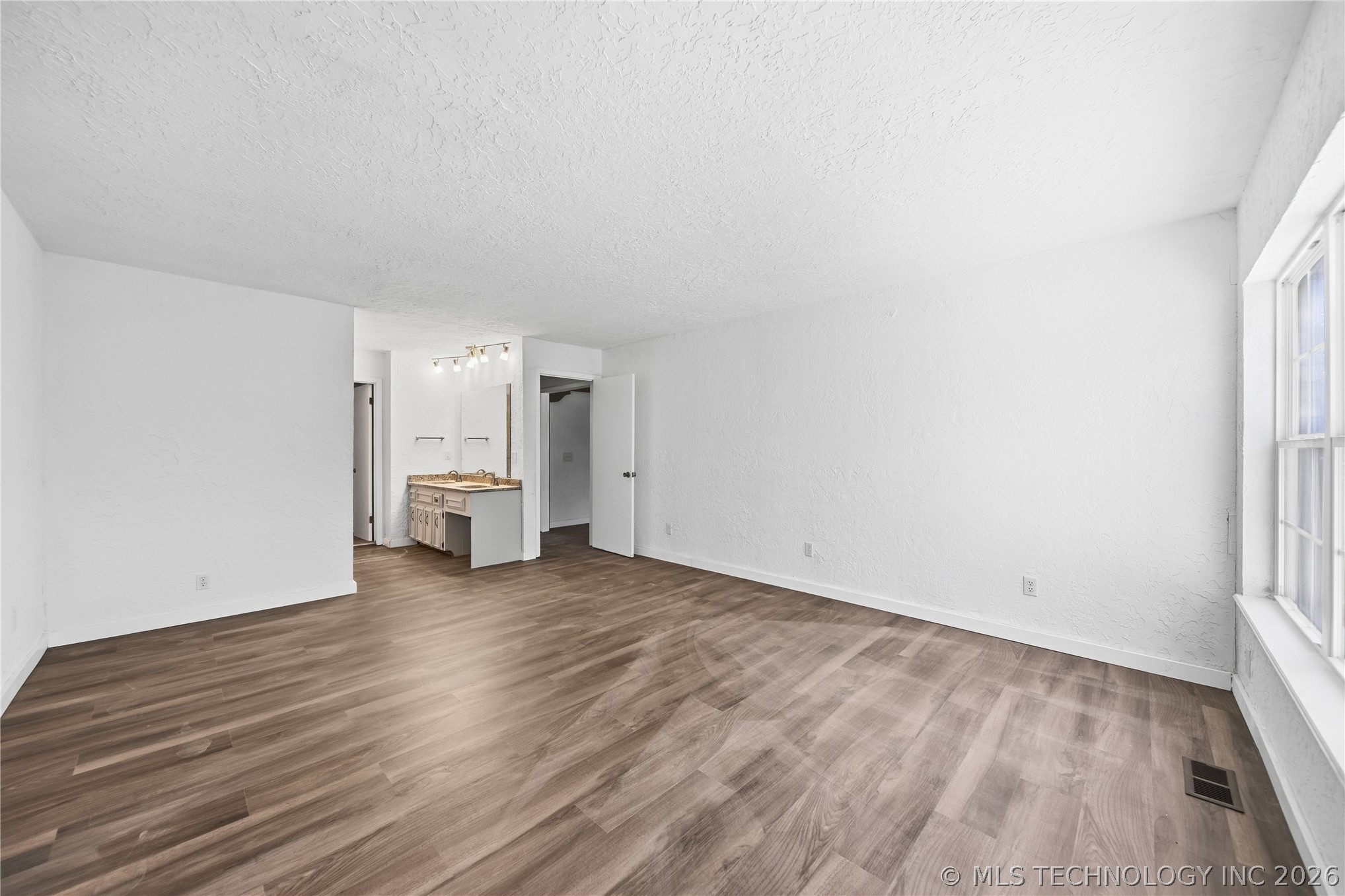 3928 E 60th Place Property Photo 15