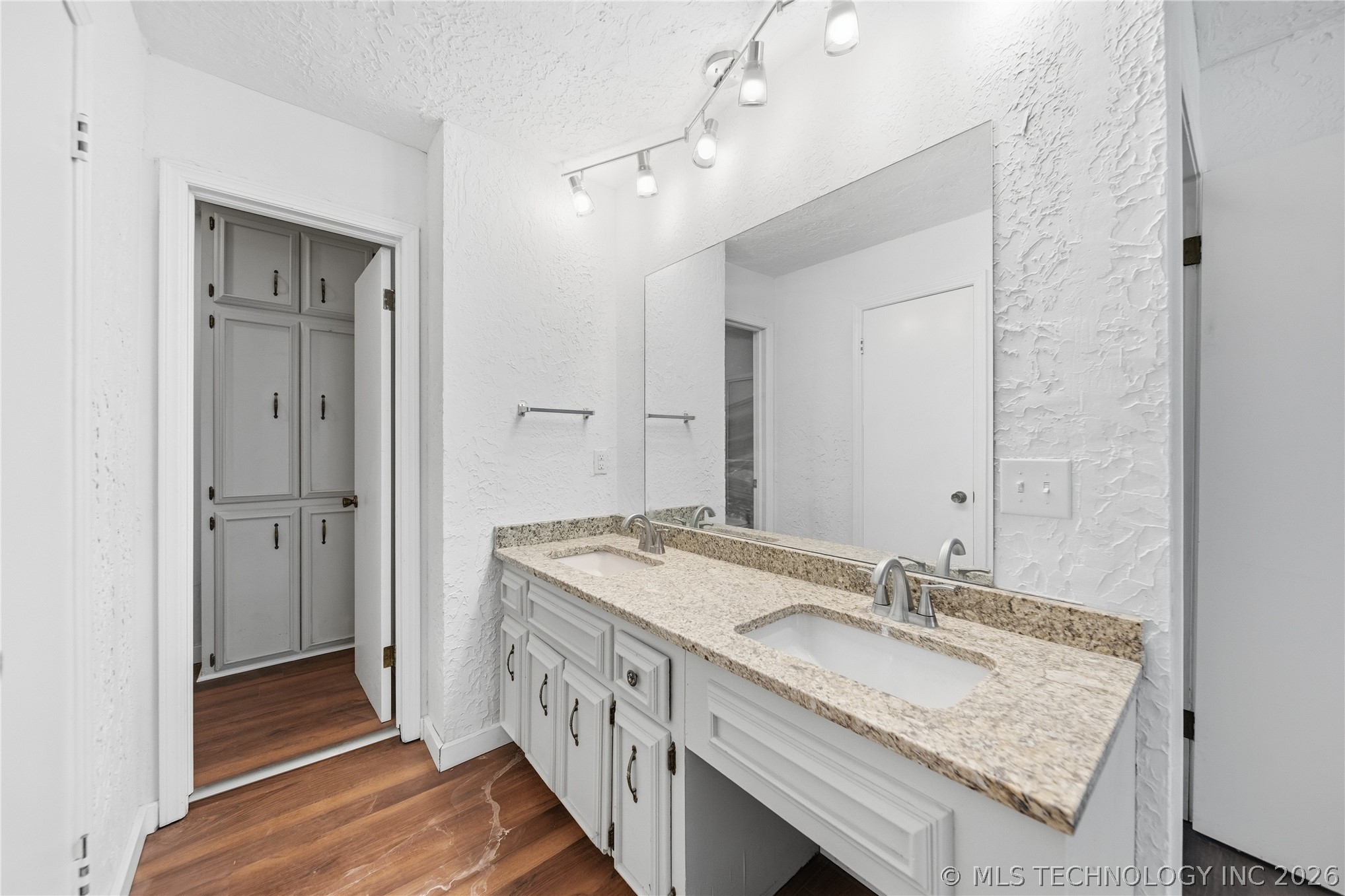 3928 E 60th Place Property Photo 16