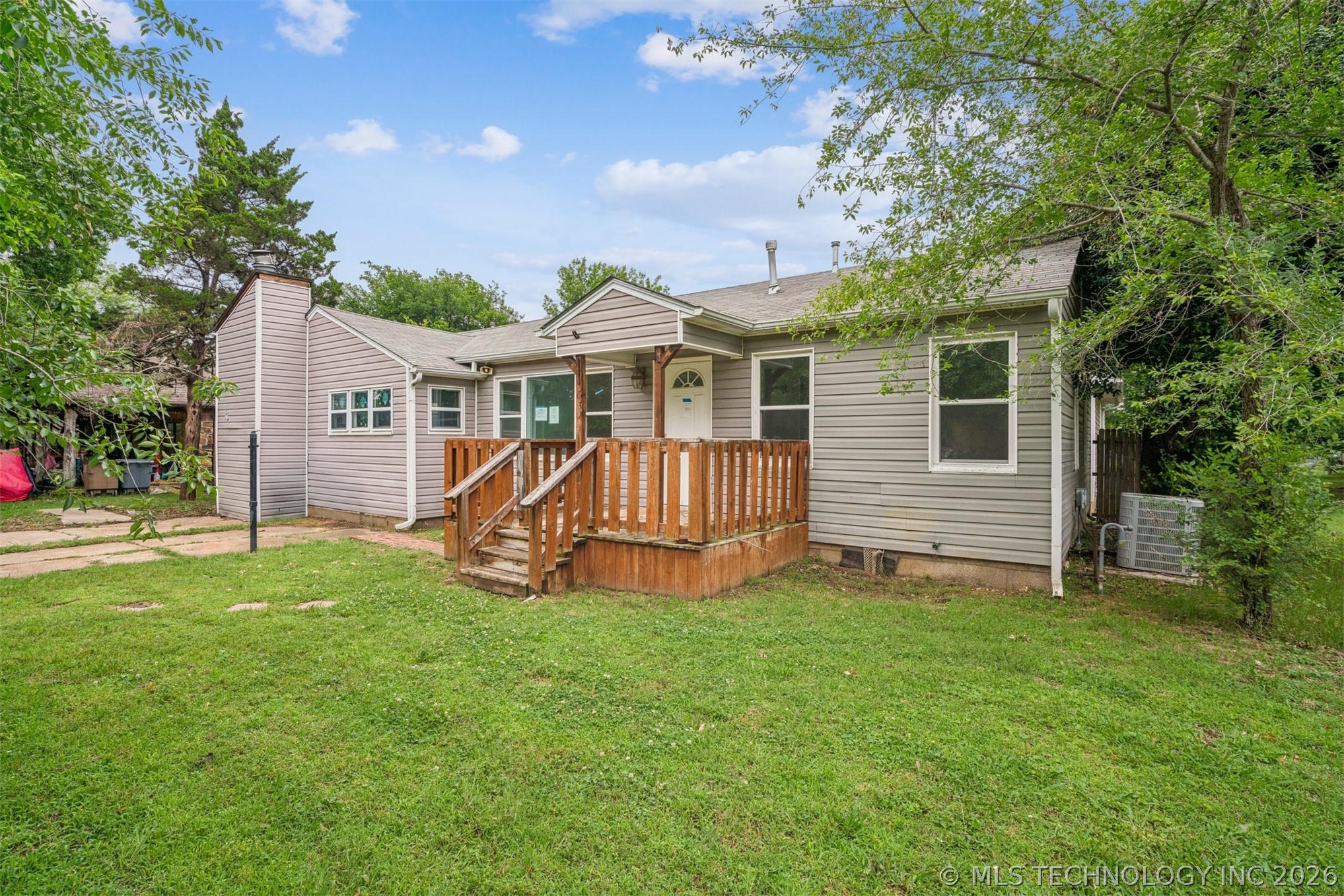 1010 N Gertrude Avenue Property Photo 2
