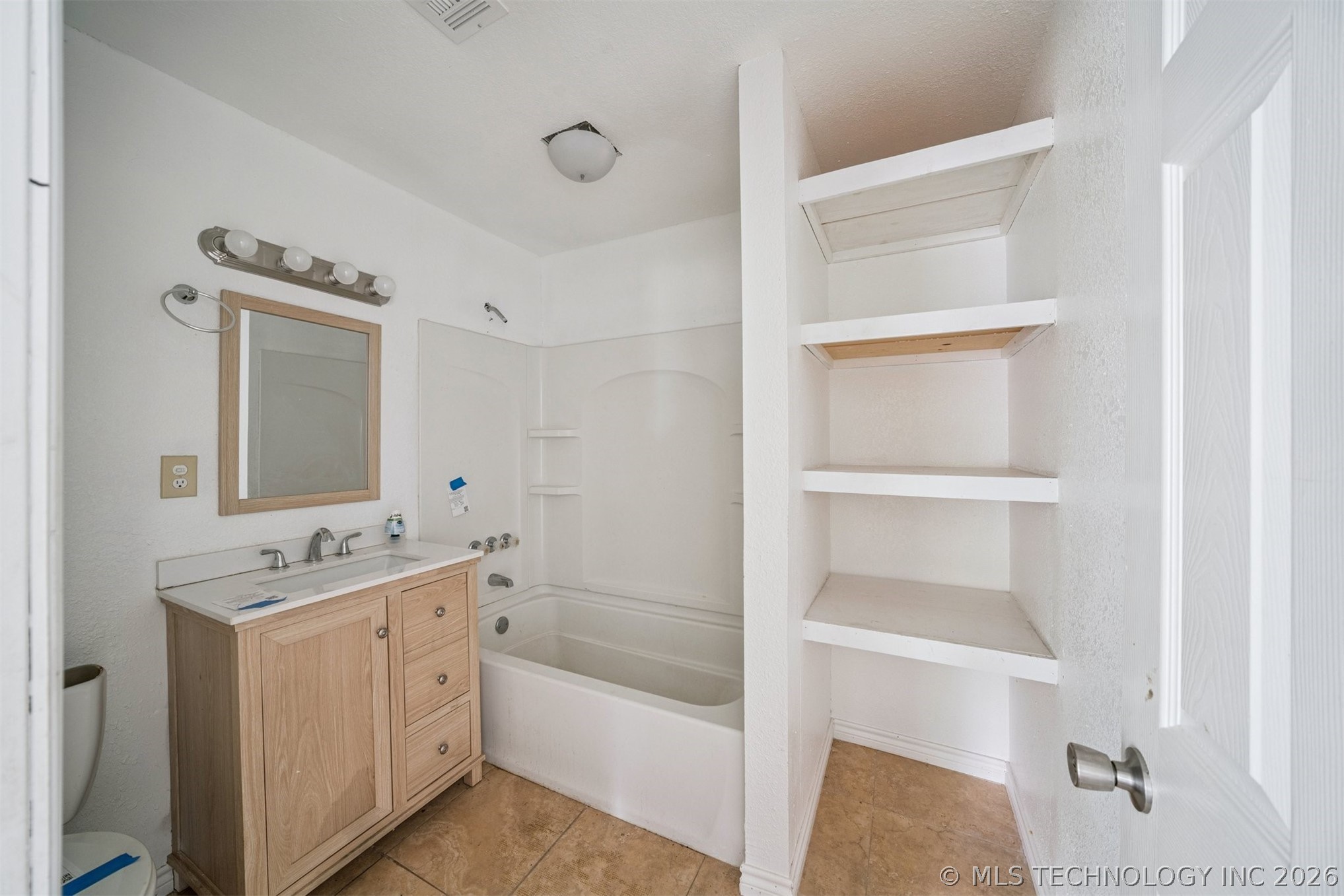 1010 N Gertrude Avenue Property Photo 7