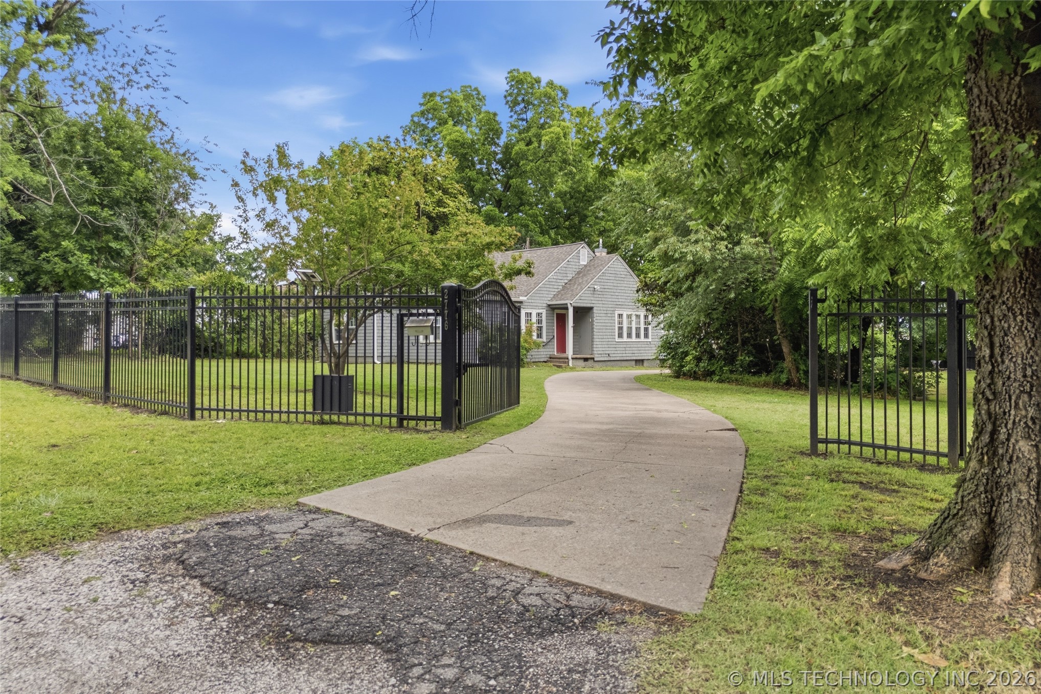 2776 E 49th Street Property Photo 4