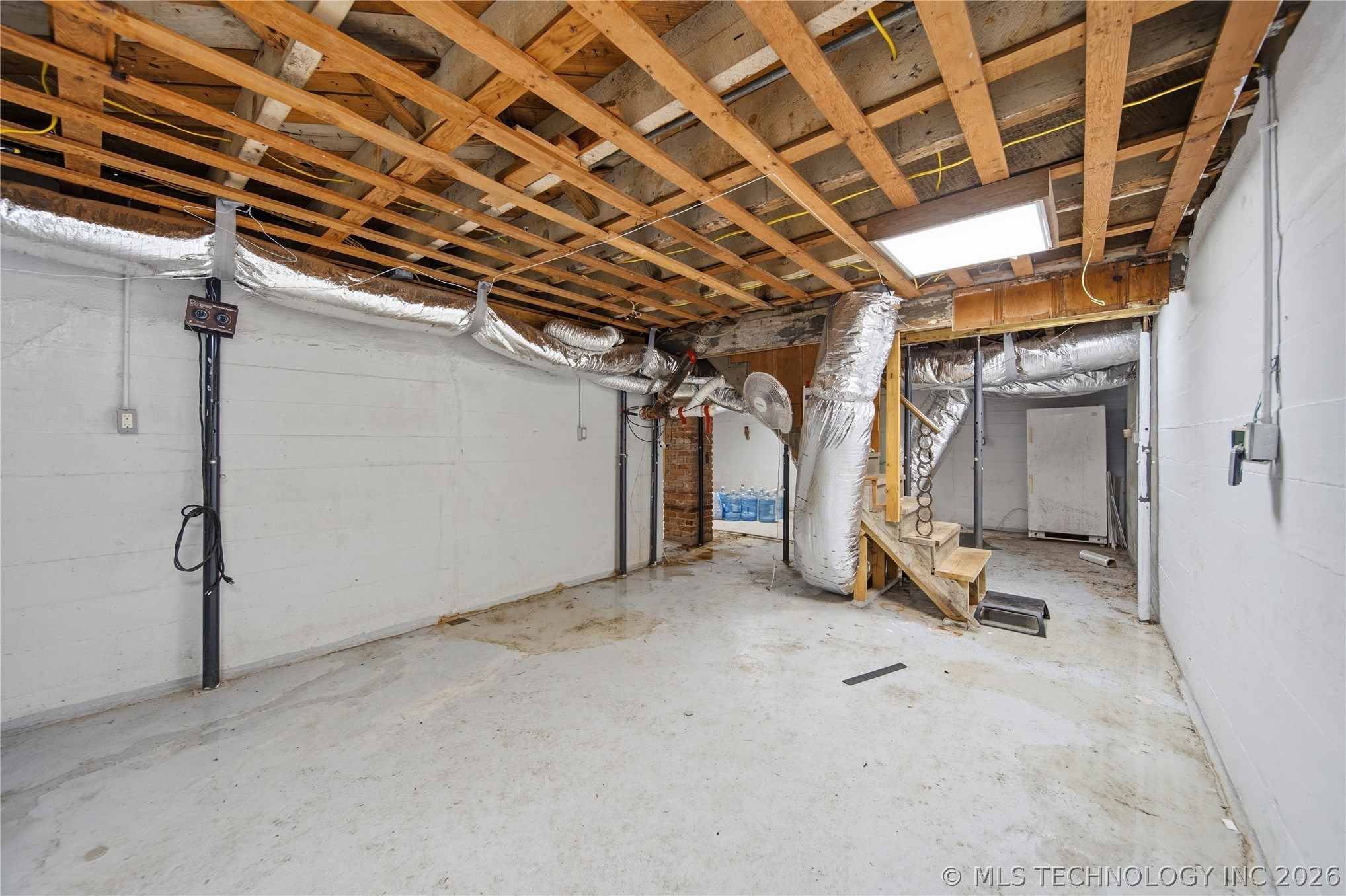 2776 E 49th Street Property Photo 38
