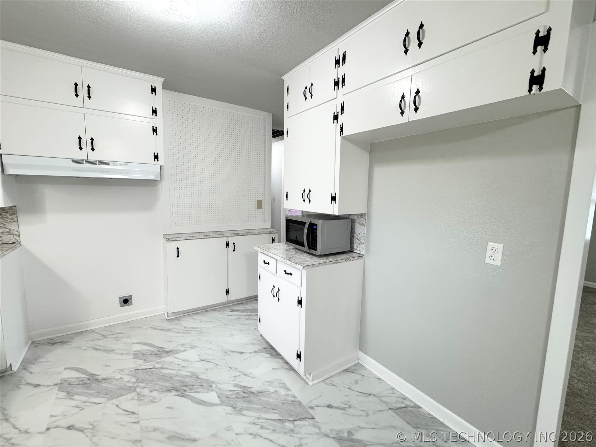 1103 Springdale Road Property Photo 10