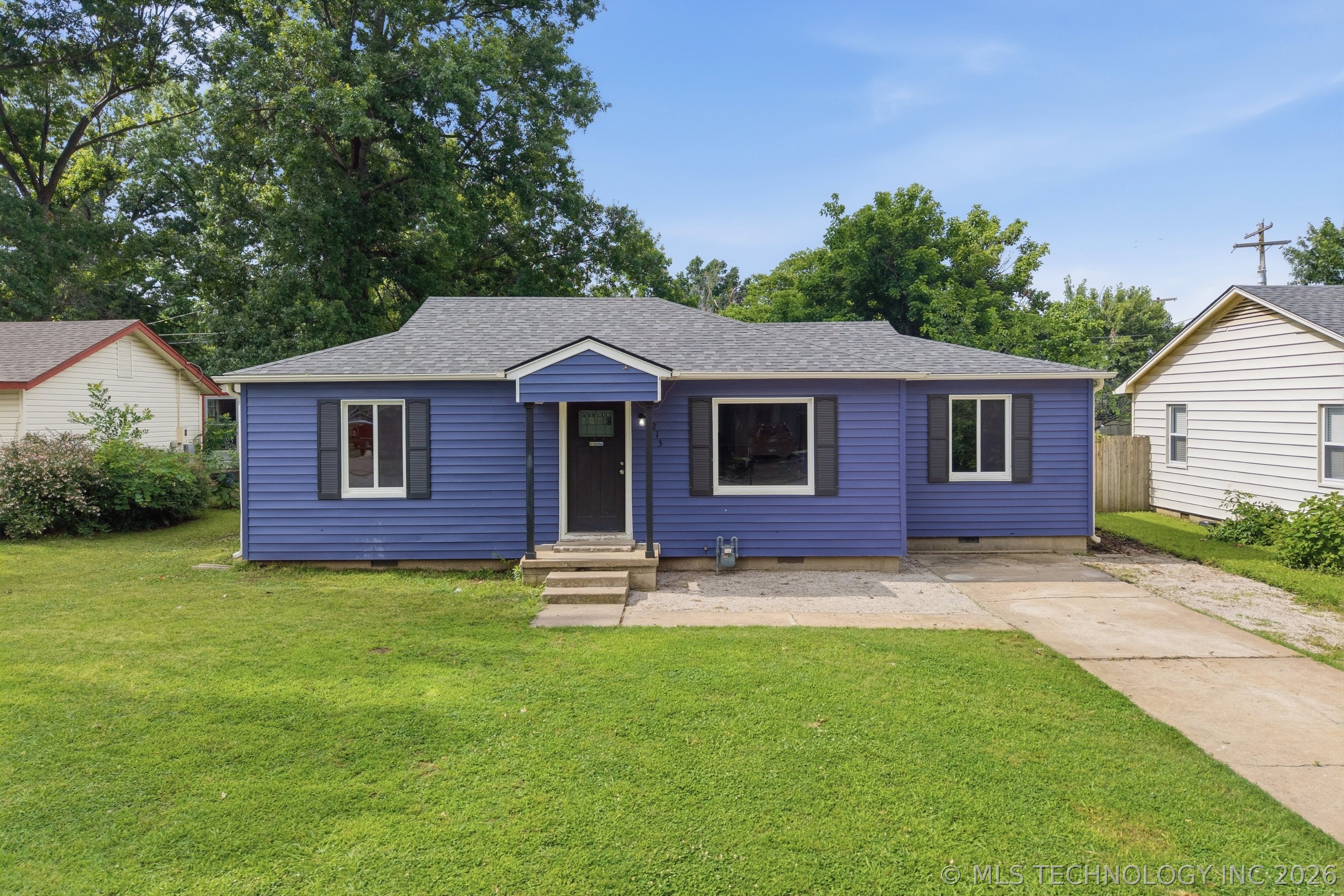 213 E 12th Place Property Photo 1