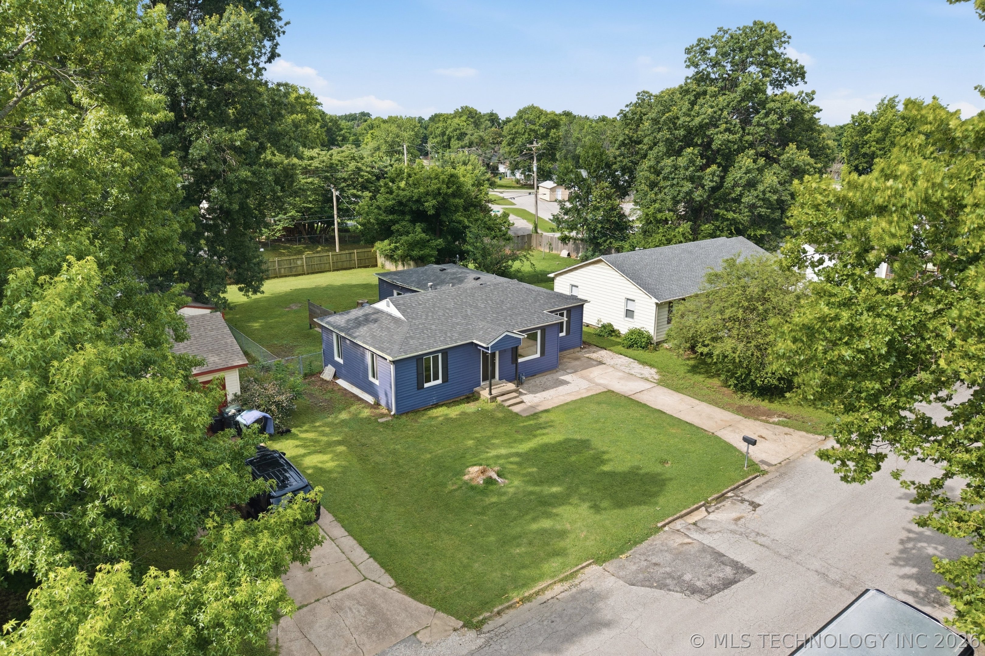 213 E 12th Place Property Photo 3