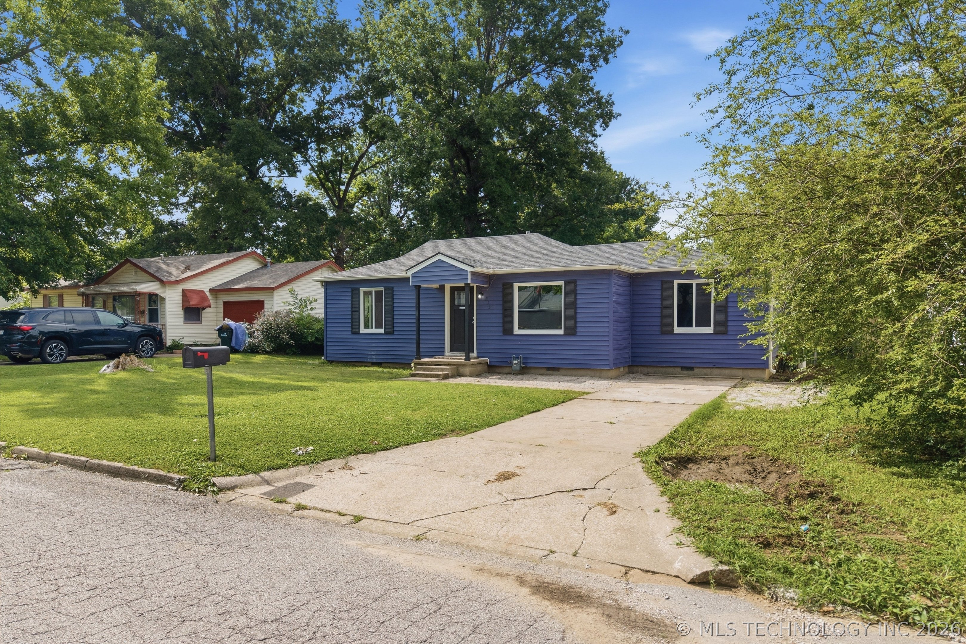 213 E 12th Place Property Photo 6