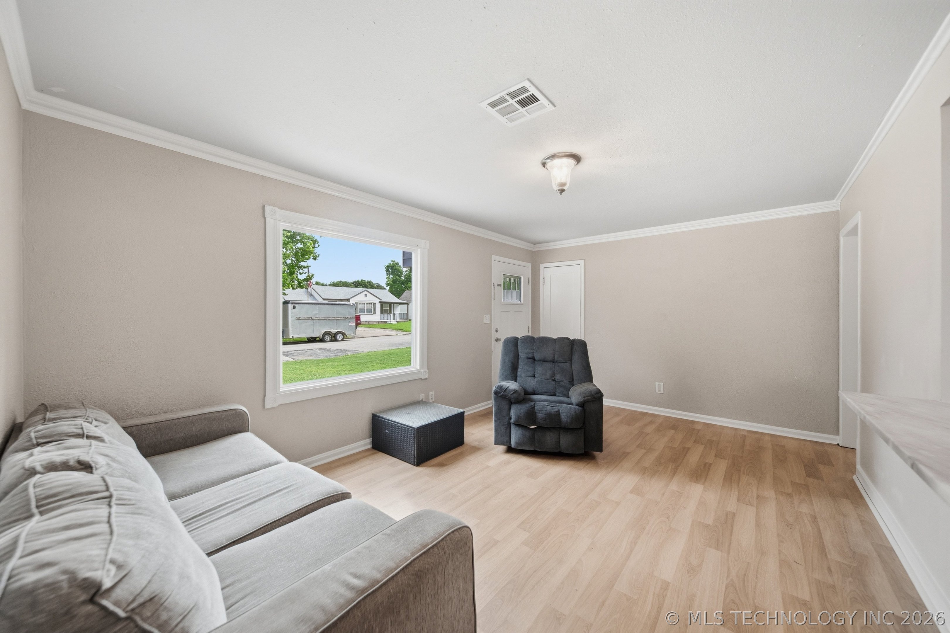 213 E 12th Place Property Photo 10