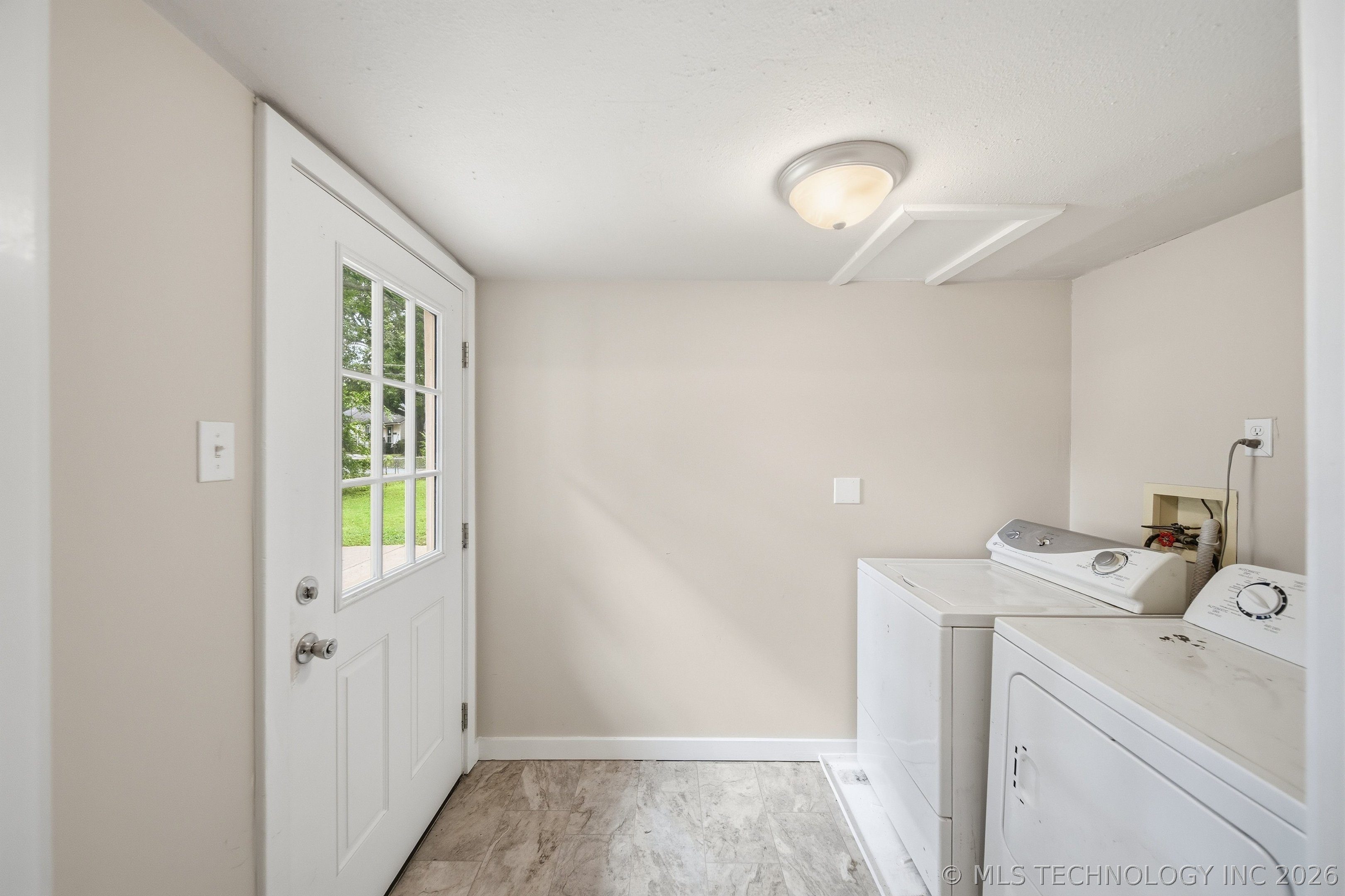 213 E 12th Place Property Photo 17