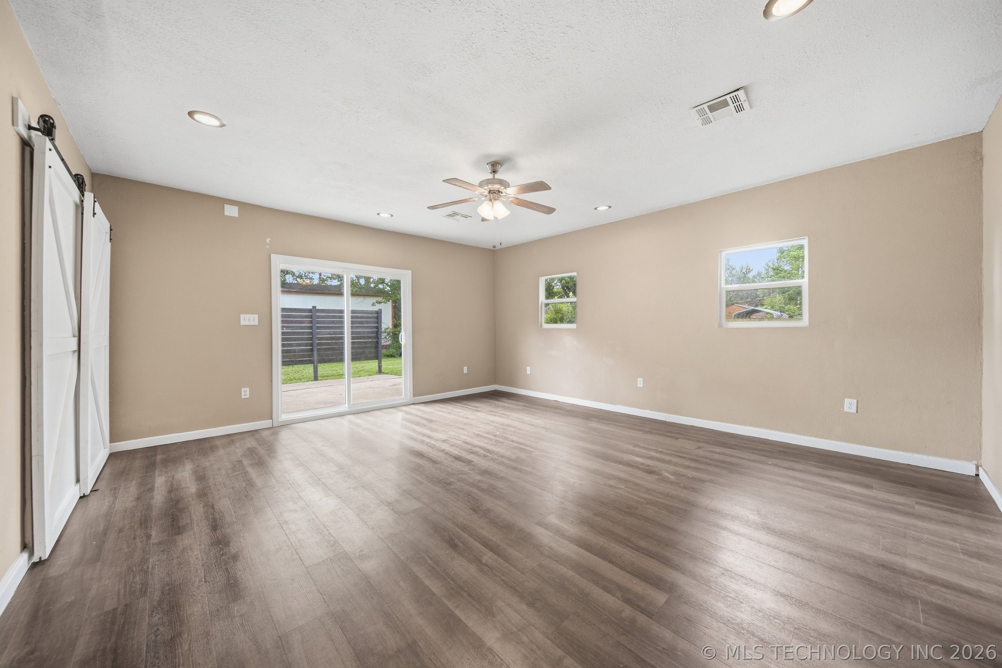 213 E 12th Place Property Photo 19