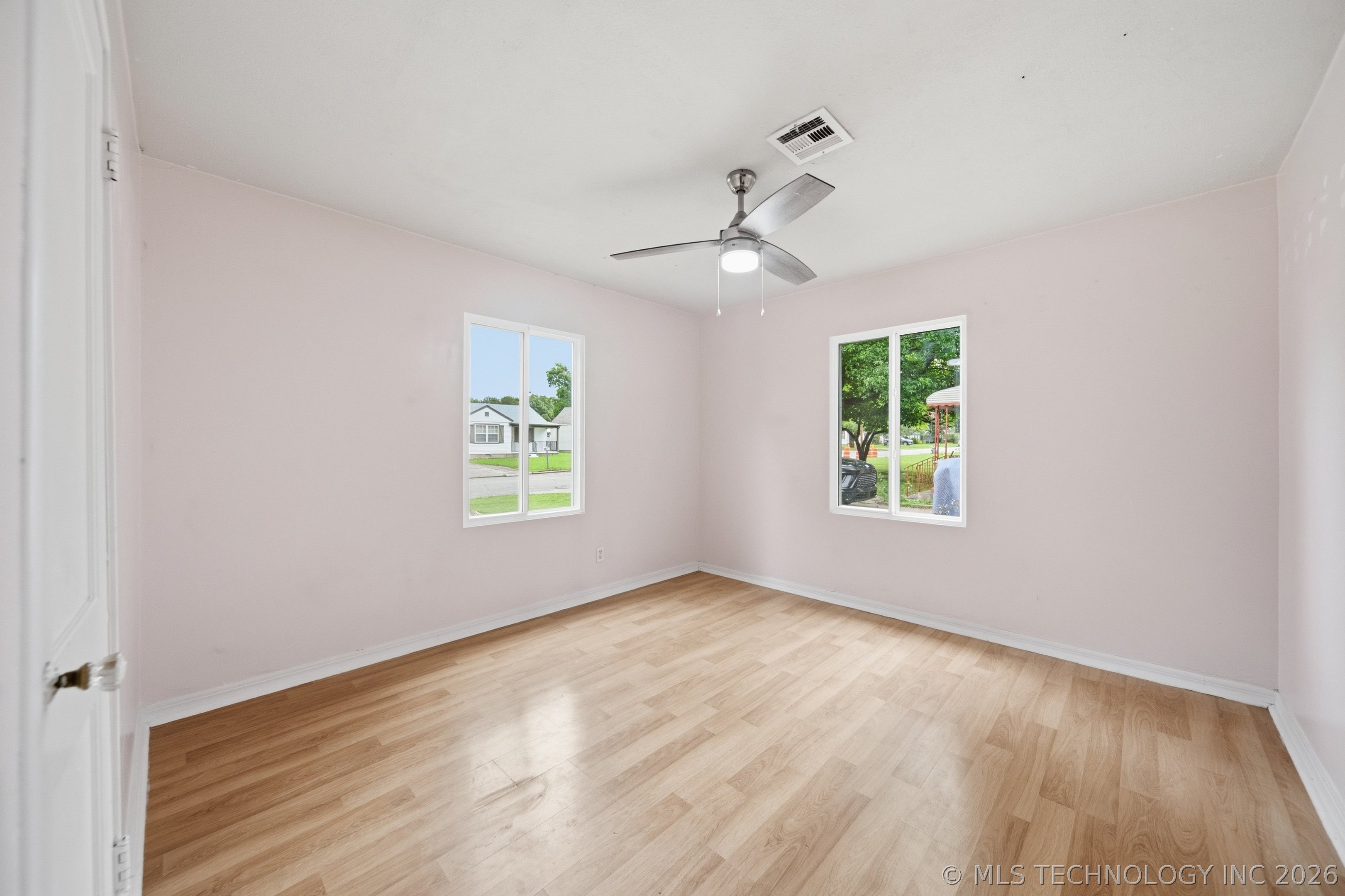 213 E 12th Place Property Photo 23