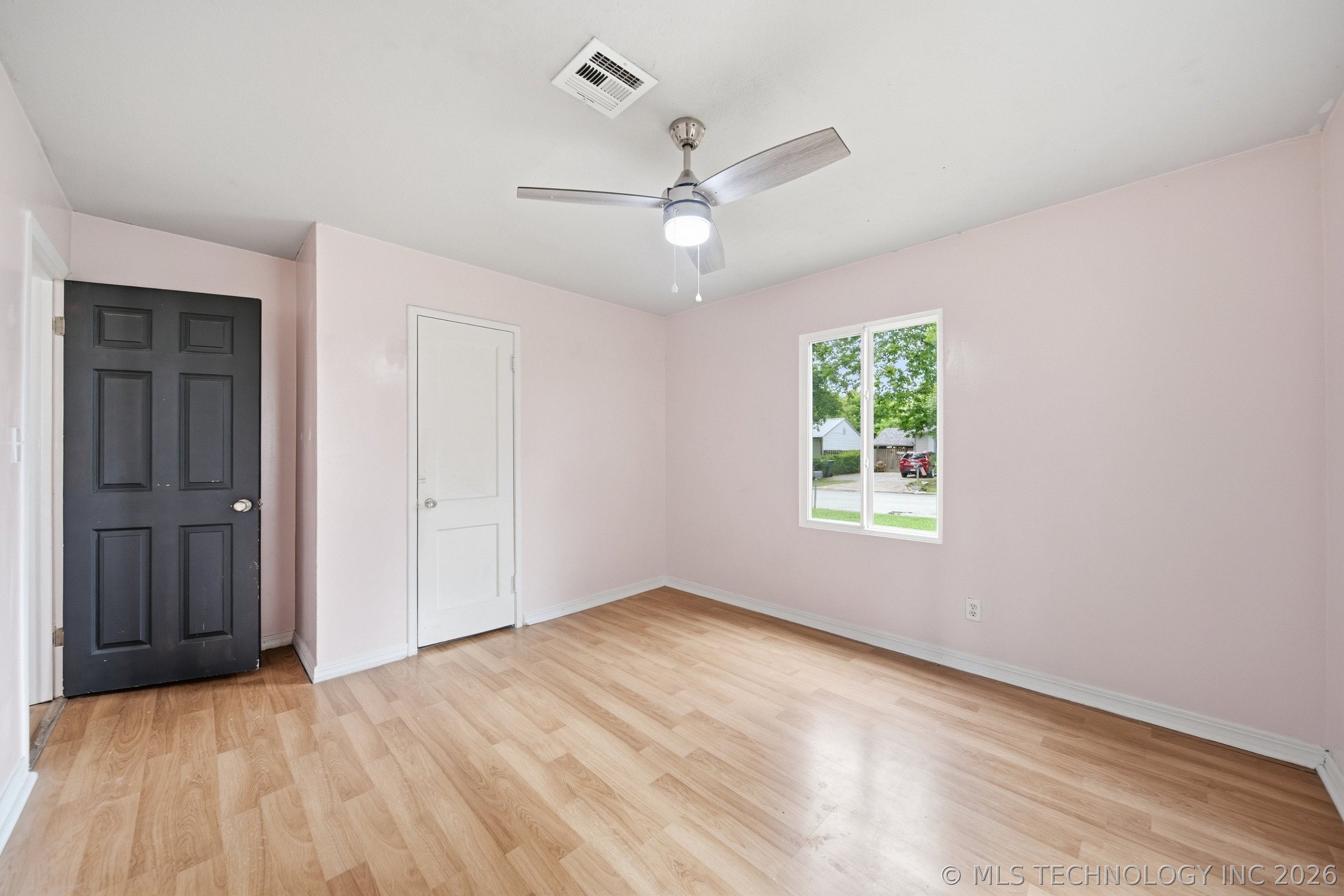 213 E 12th Place Property Photo 24