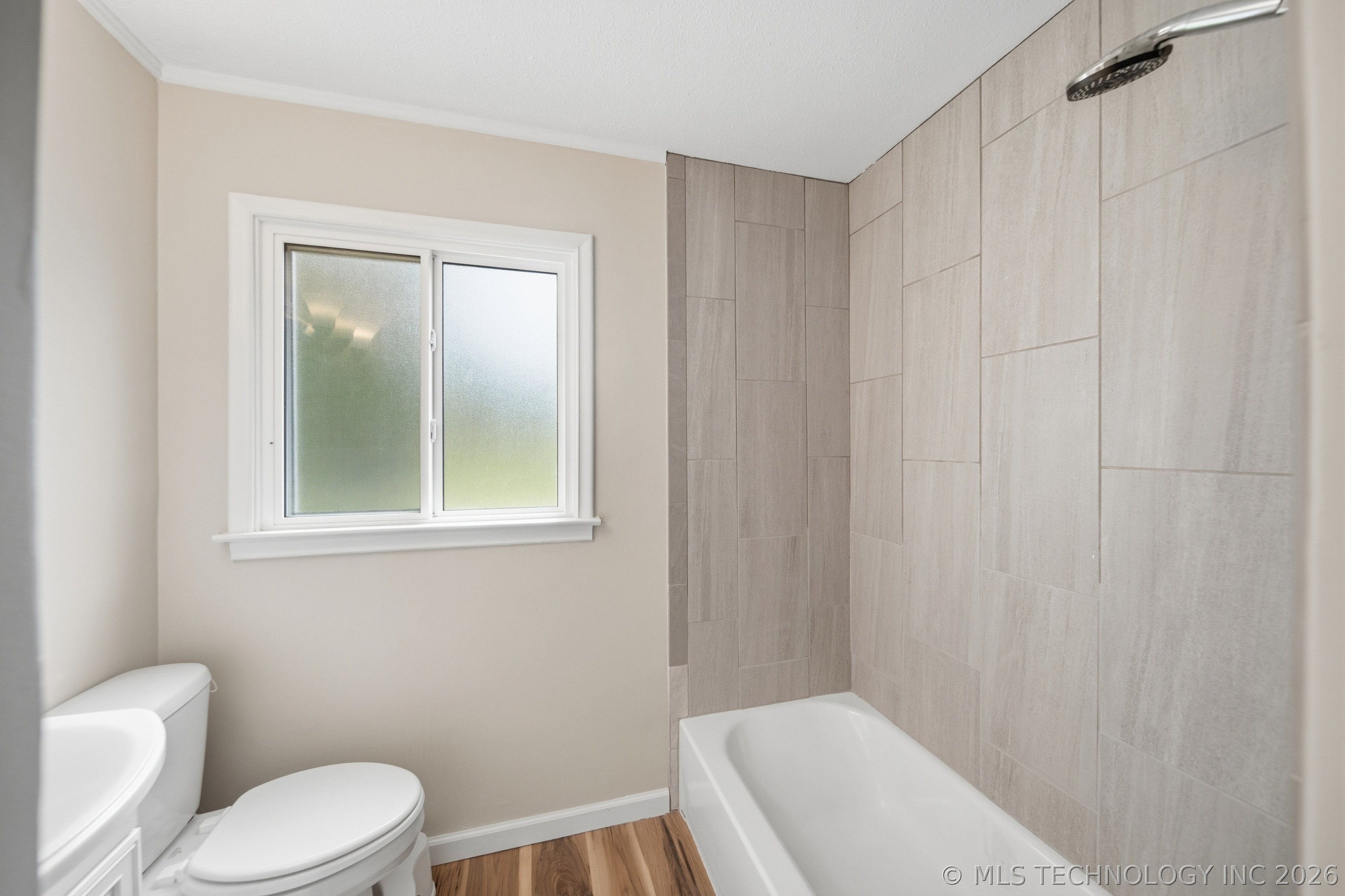 213 E 12th Place Property Photo 25