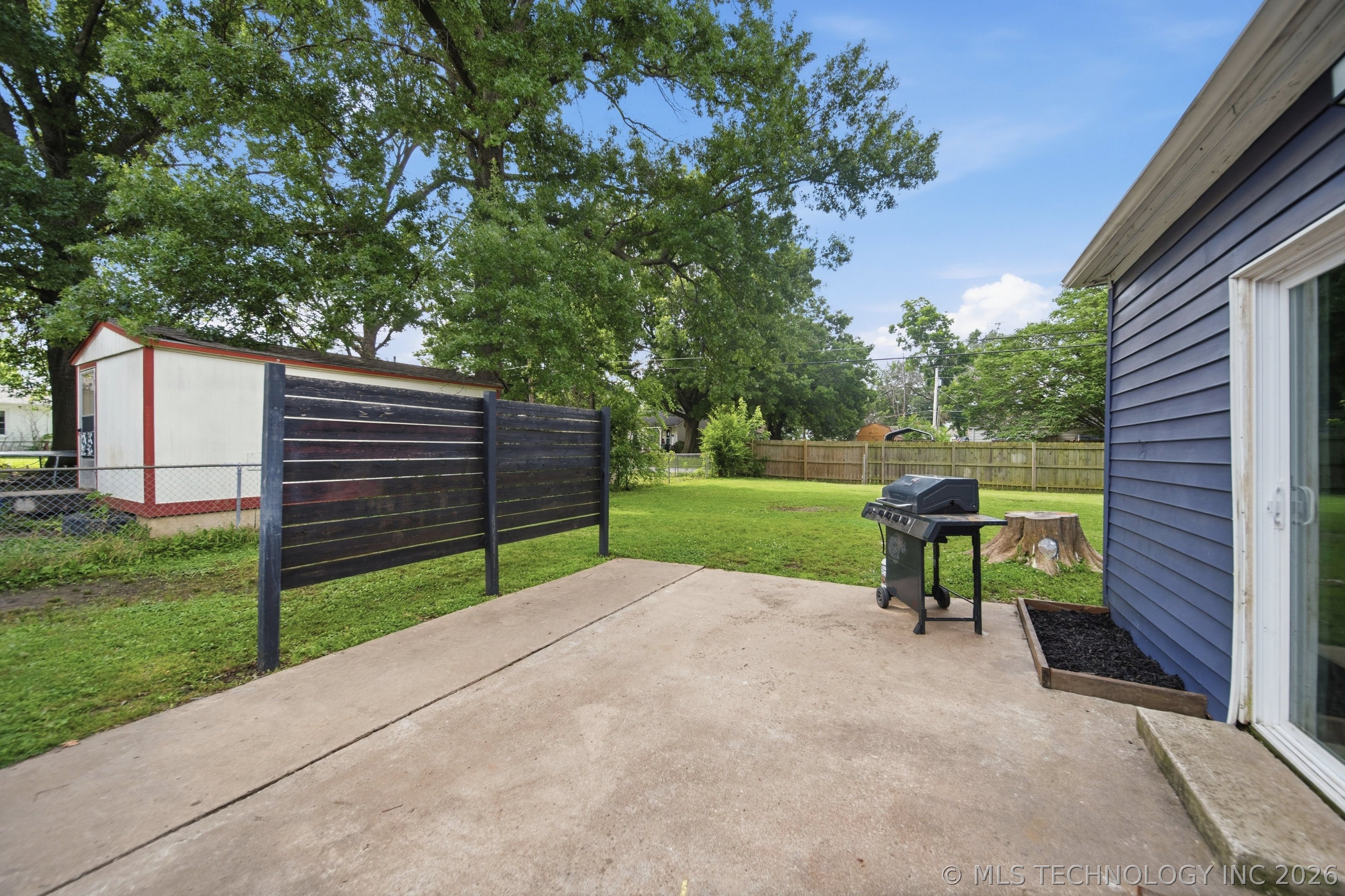 213 E 12th Place Property Photo 30