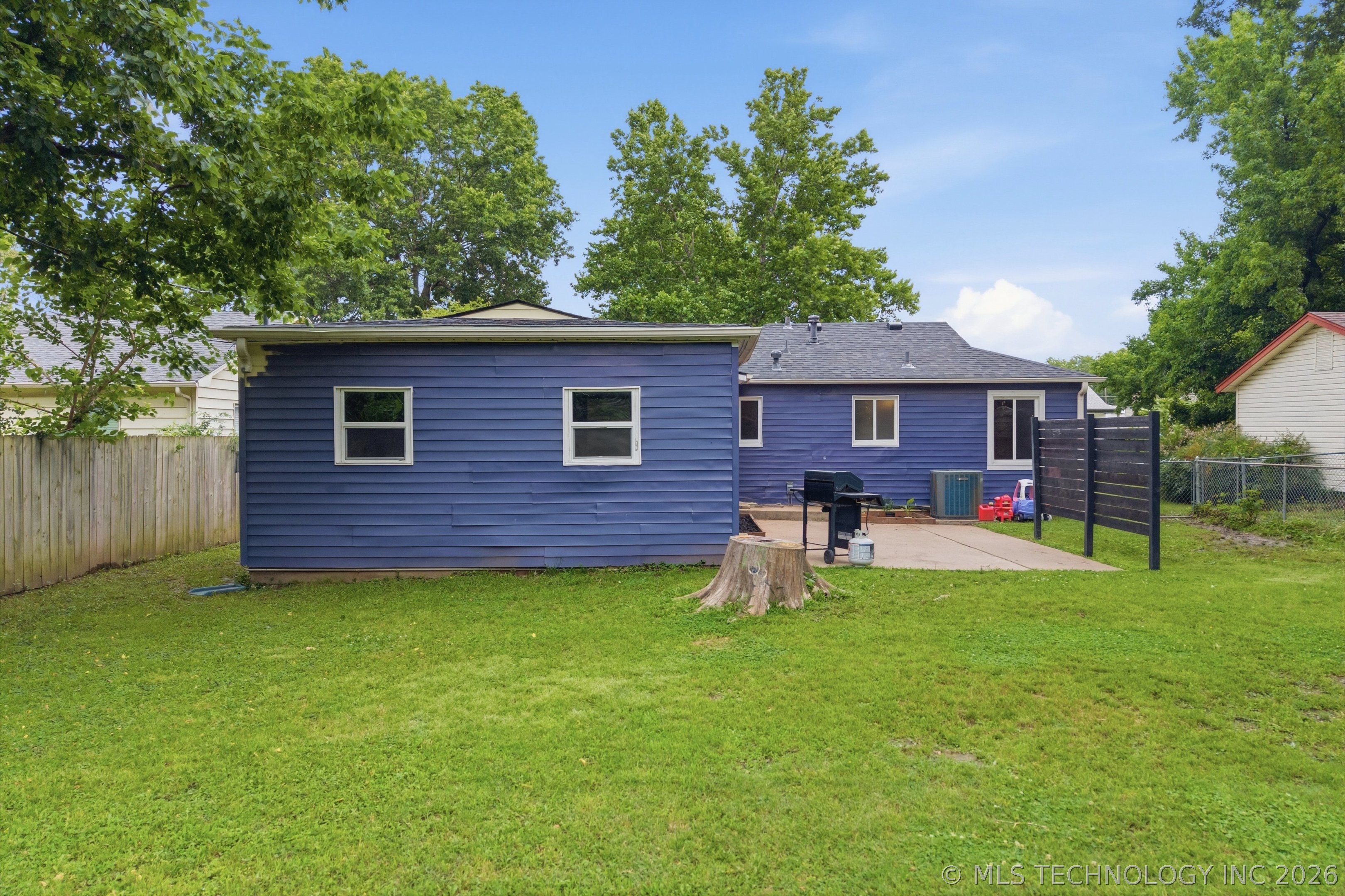 213 E 12th Place Property Photo 32