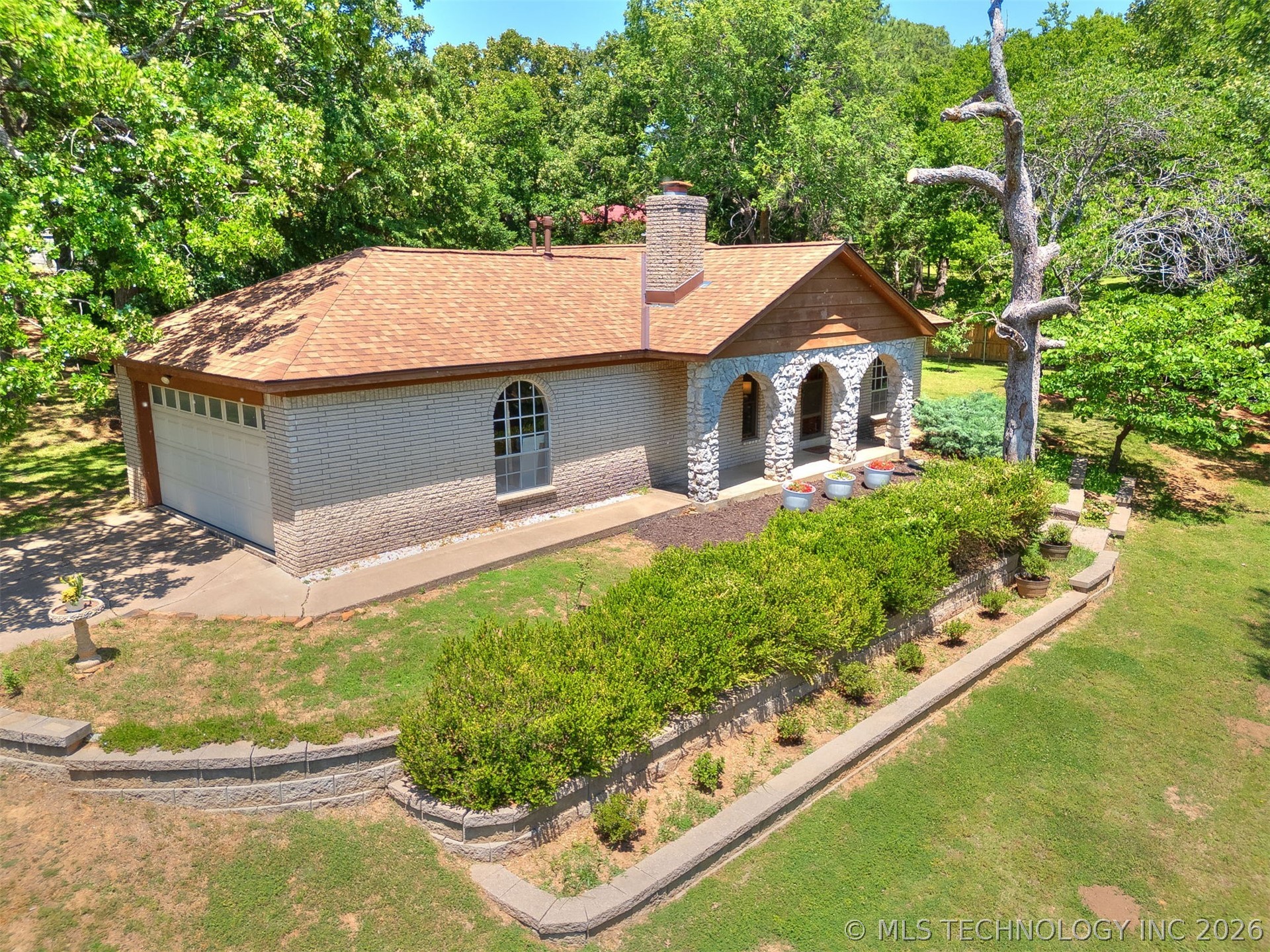 4213 Lakeside Drive Property Photo 1