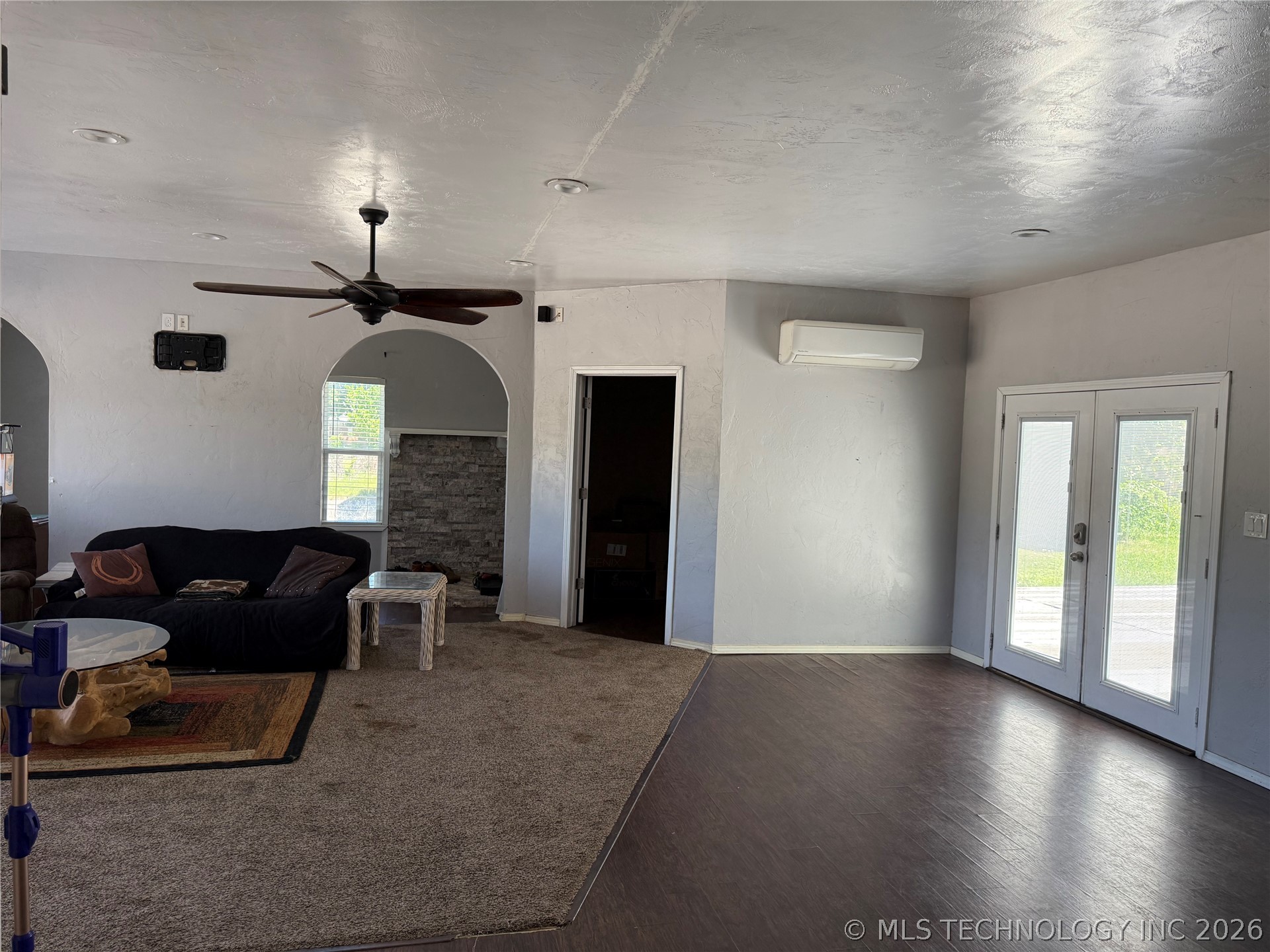206 S Main Property Photo 7