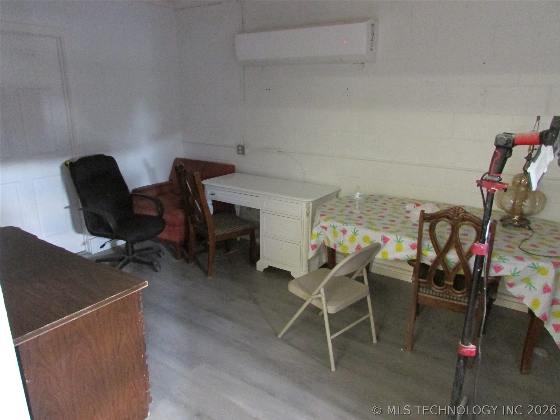 131 Se Cholwell Avenue Property Photo 4