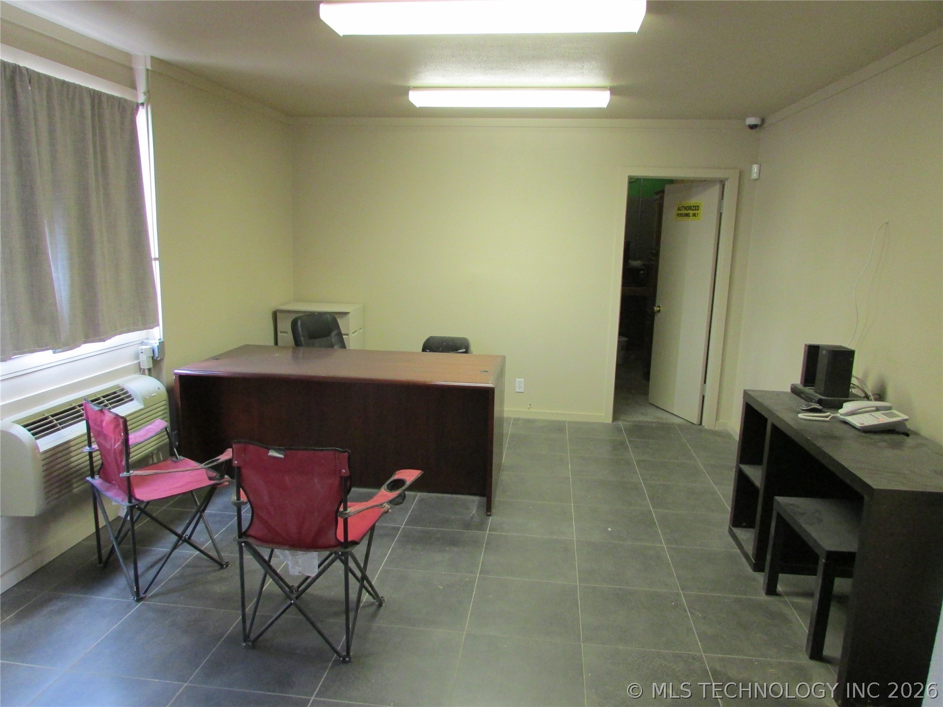 131 Se Cholwell Avenue Property Photo 6