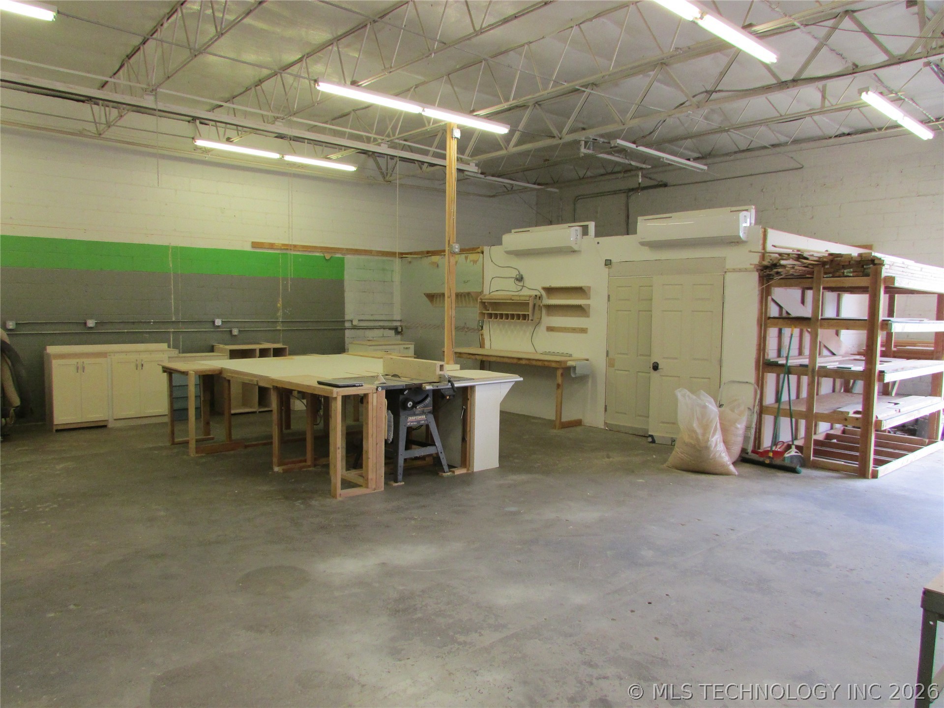 131 Se Cholwell Avenue Property Photo 11