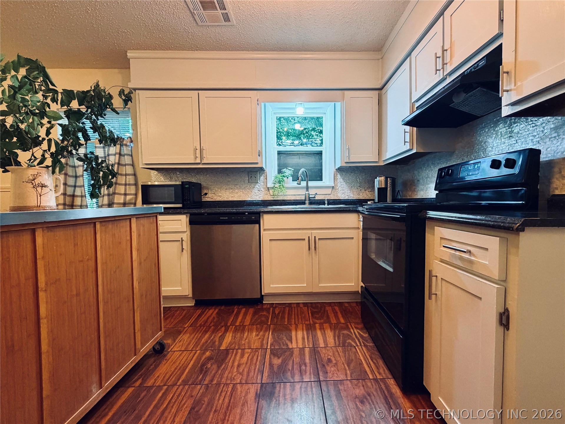 419 S 37th West Avenue Property Photo 8