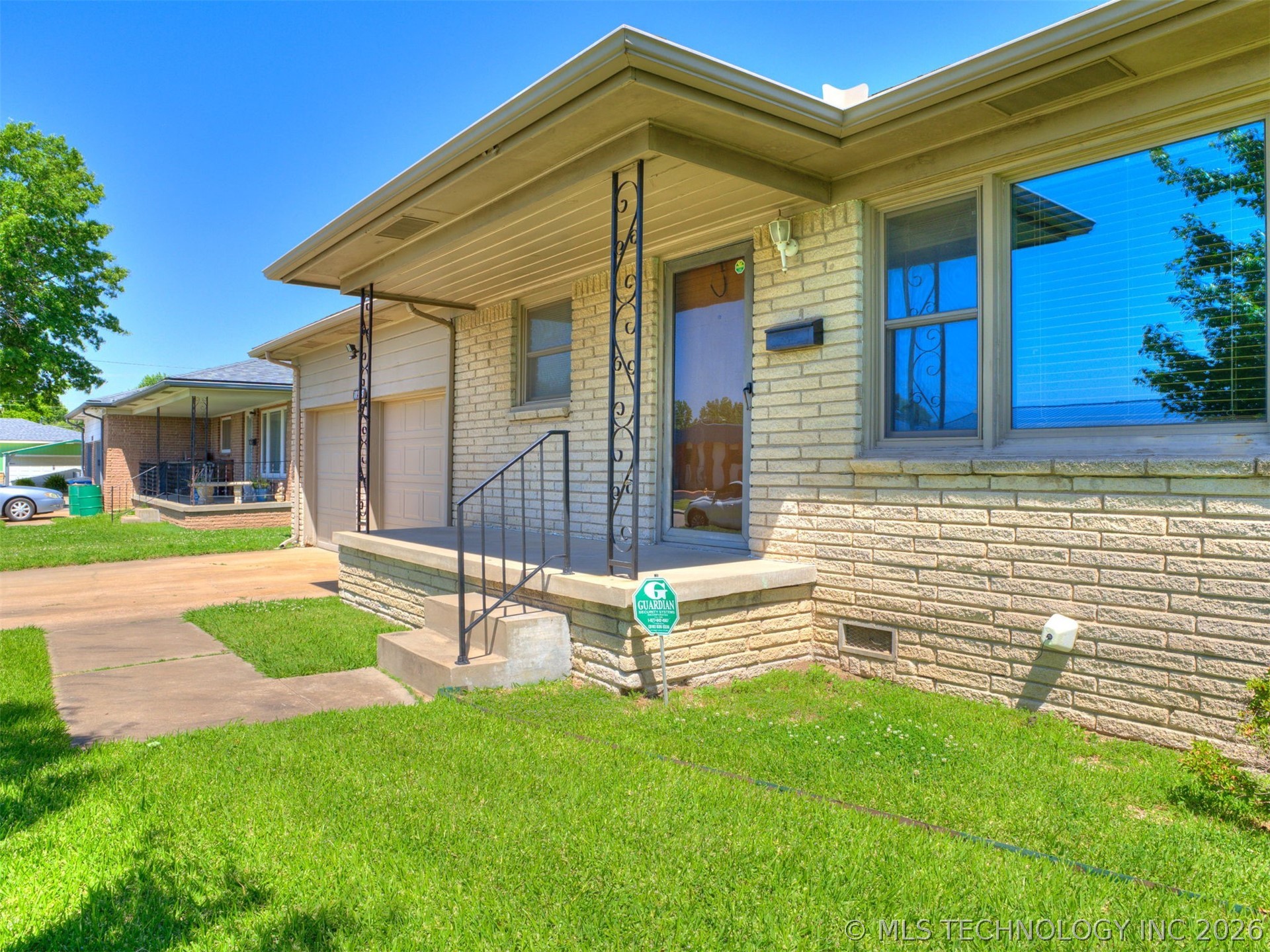 10909 E 5th Street Property Photo 2