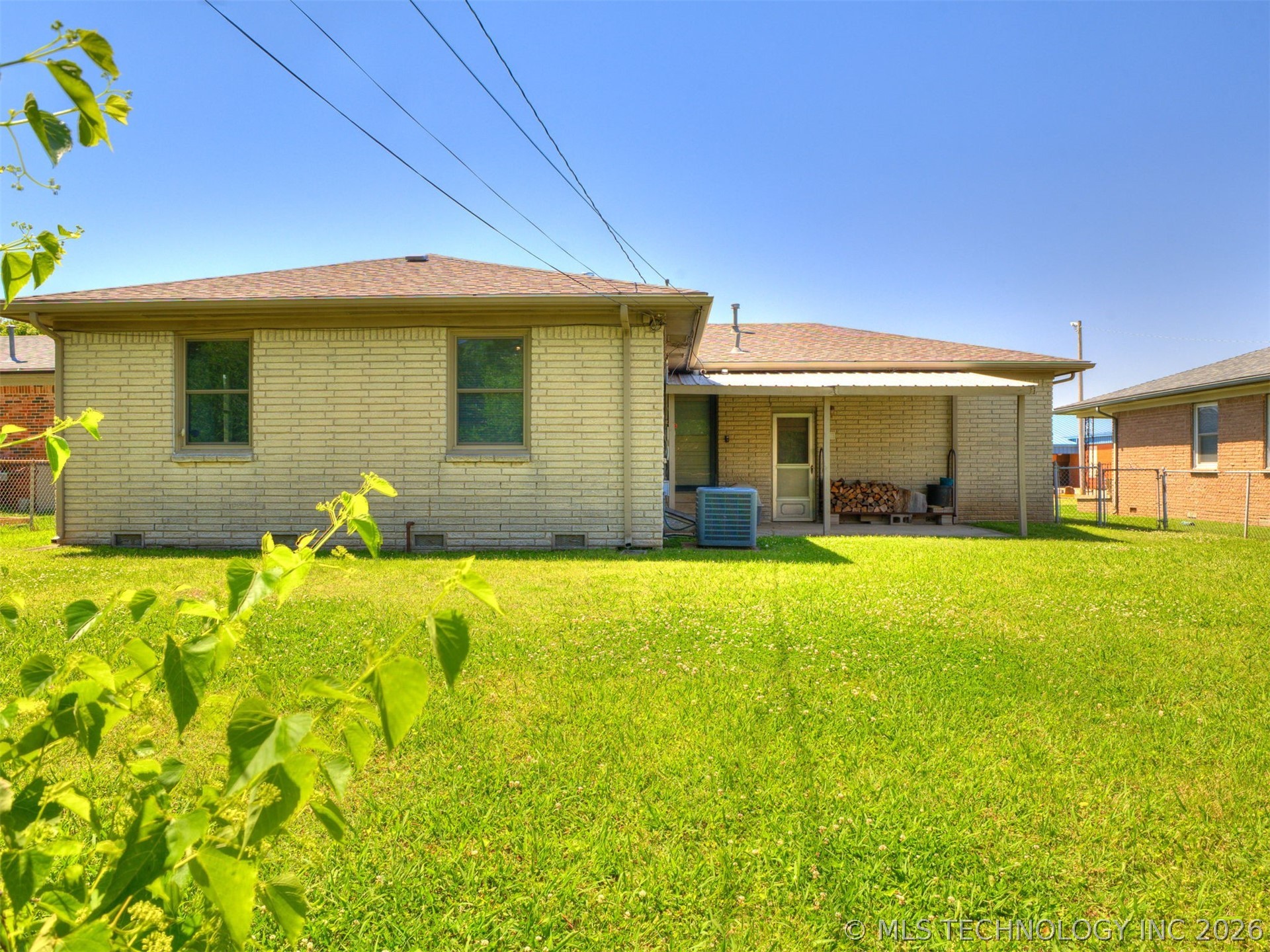 10909 E 5th Street Property Photo 3