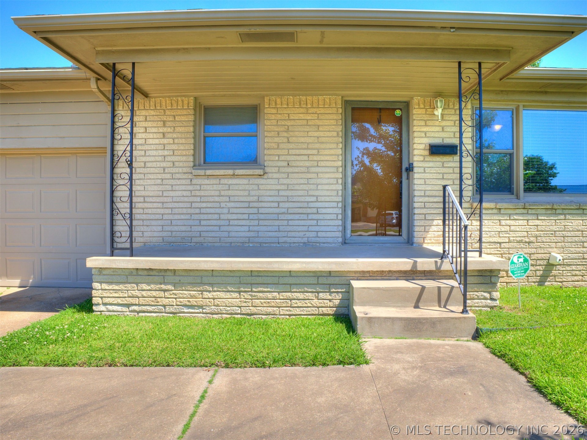 10909 E 5th Street Property Photo 5