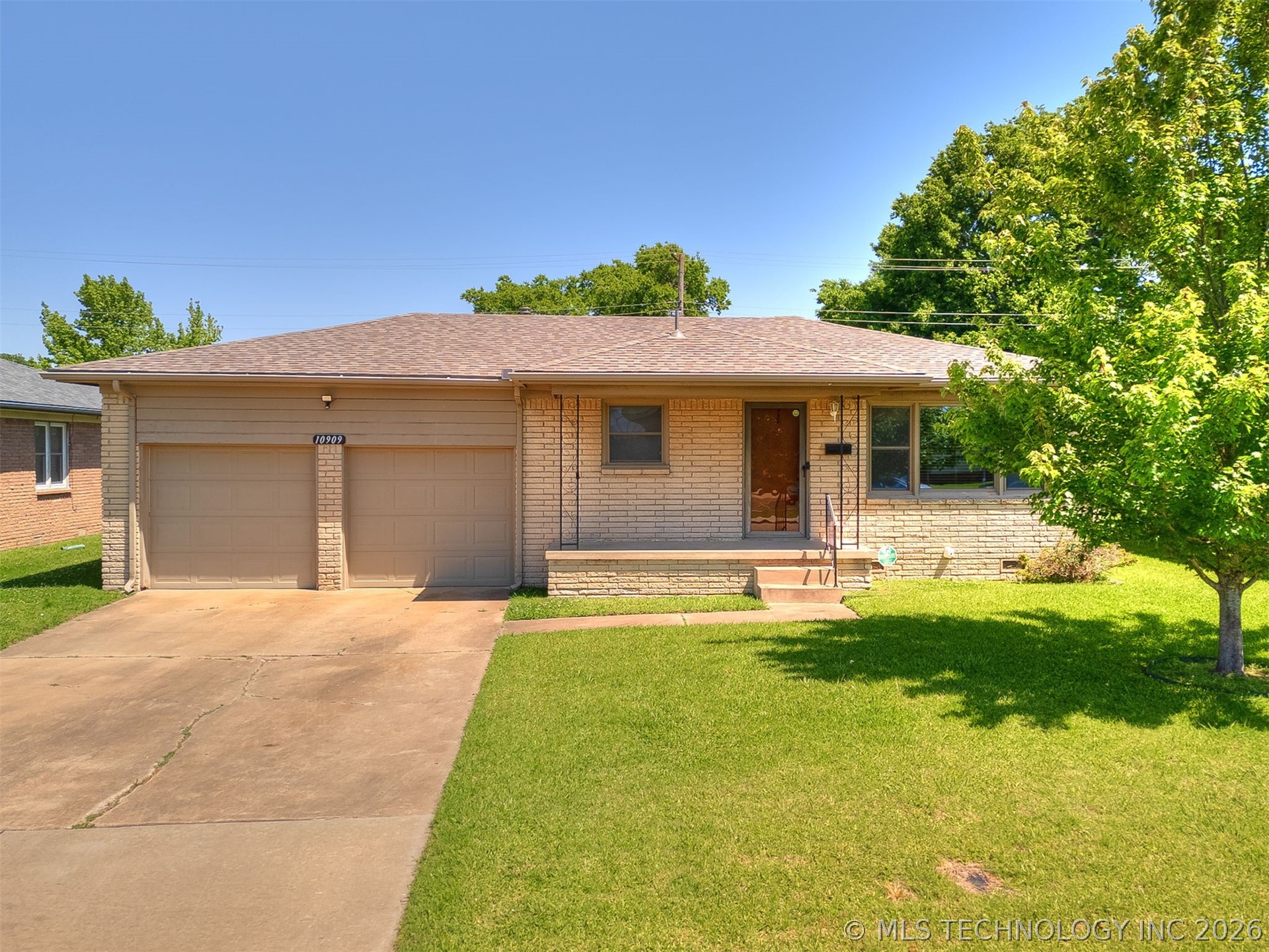 10909 E 5th Street Property Photo 6