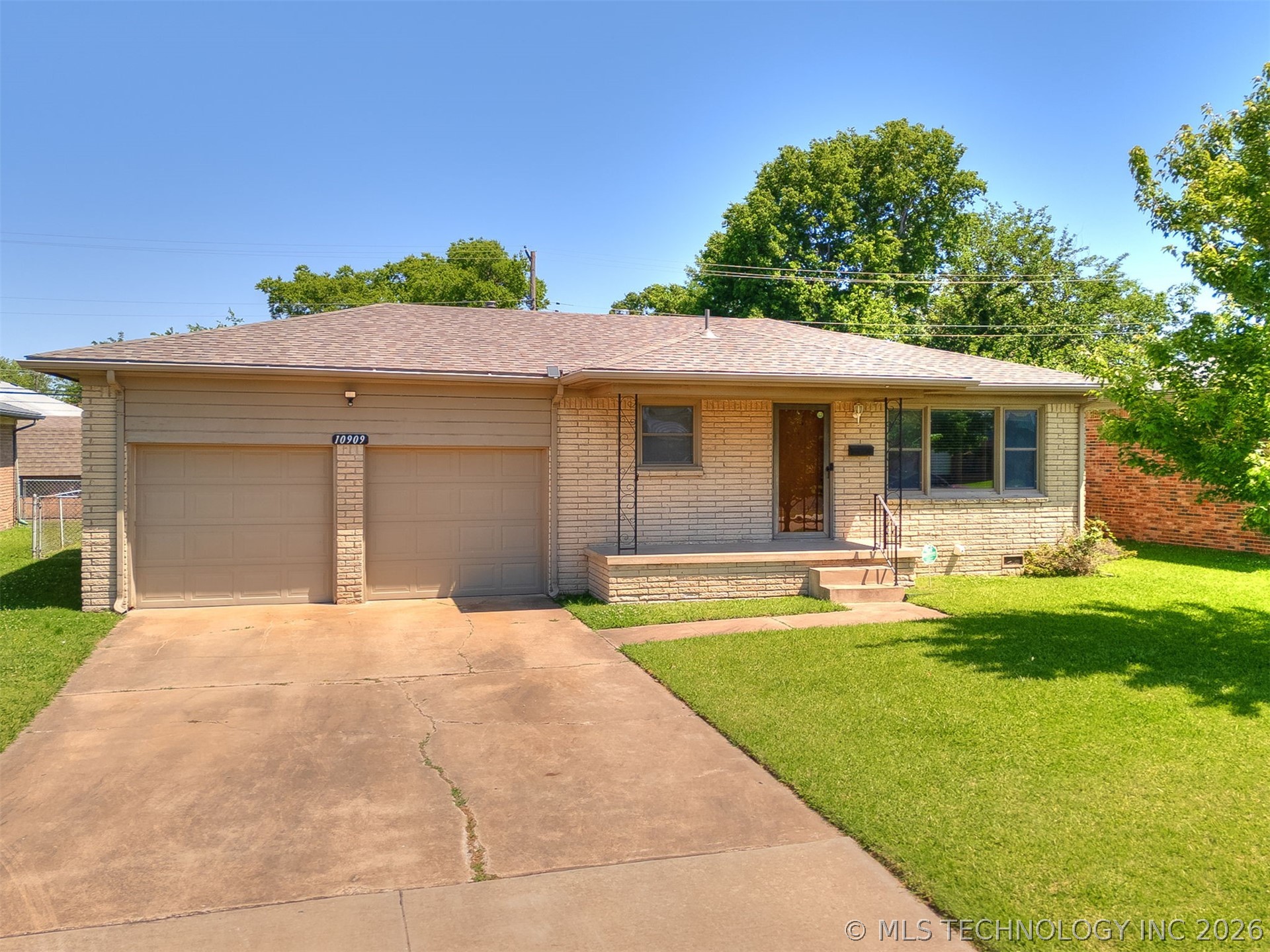 10909 E 5th Street Property Photo 8