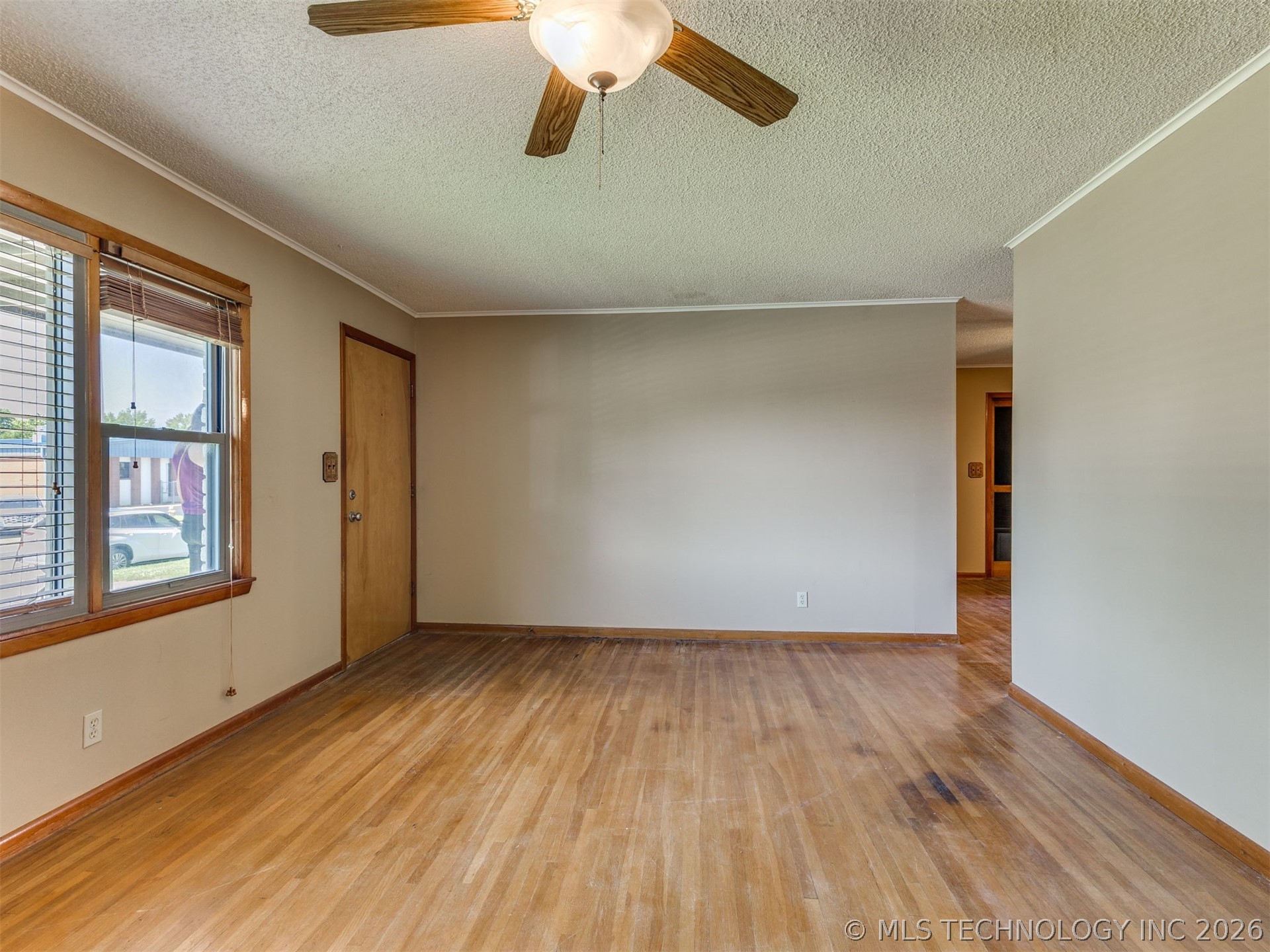 10909 E 5th Street Property Photo 11