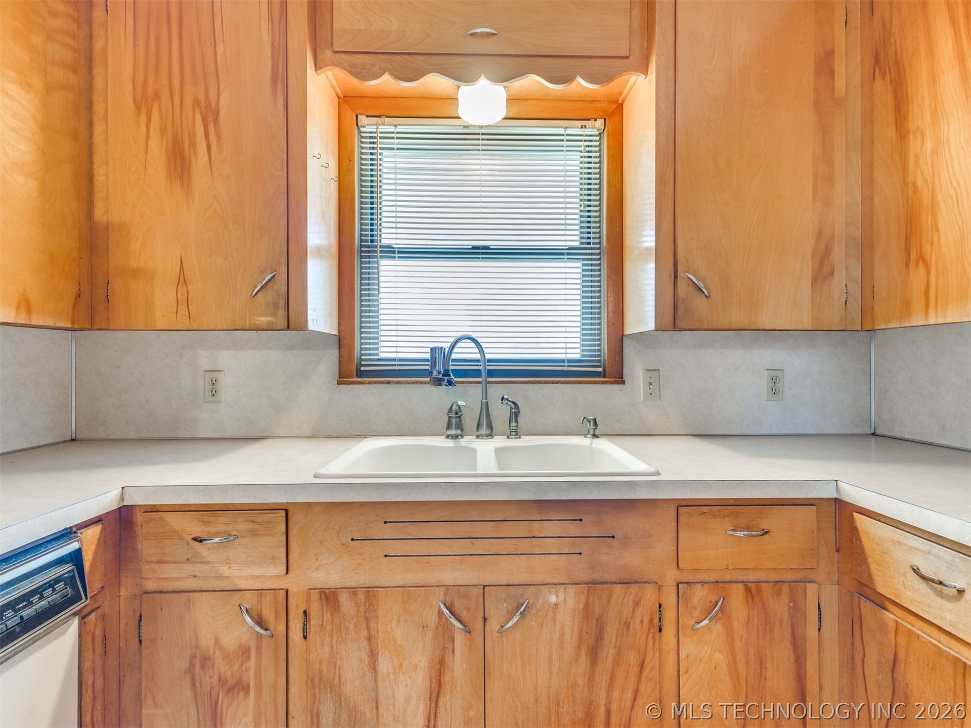 10909 E 5th Street Property Photo 17