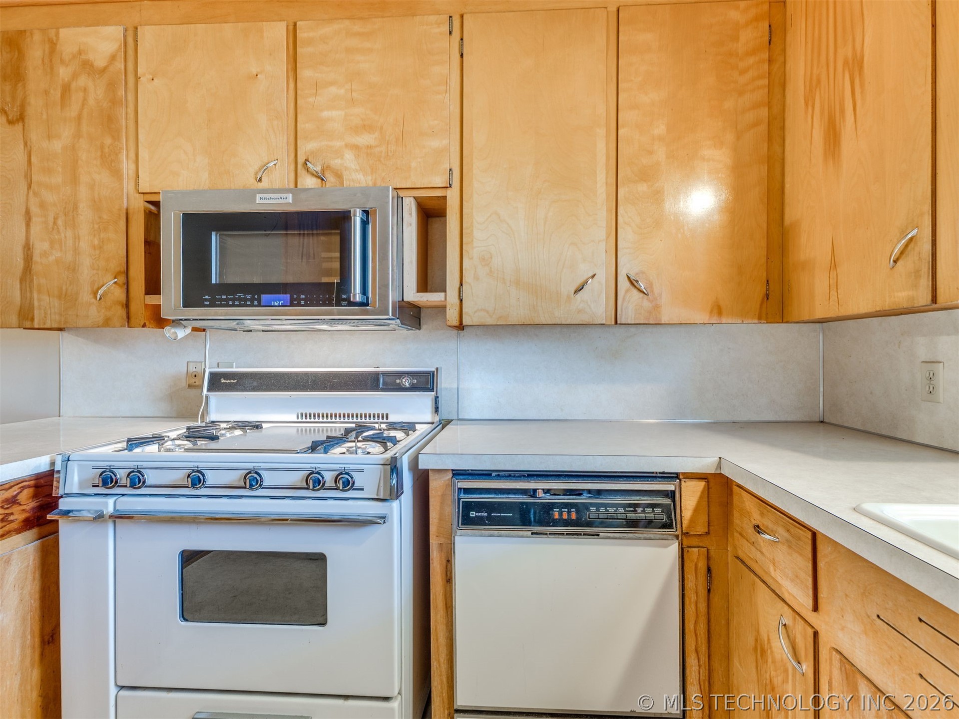 10909 E 5th Street Property Photo 18