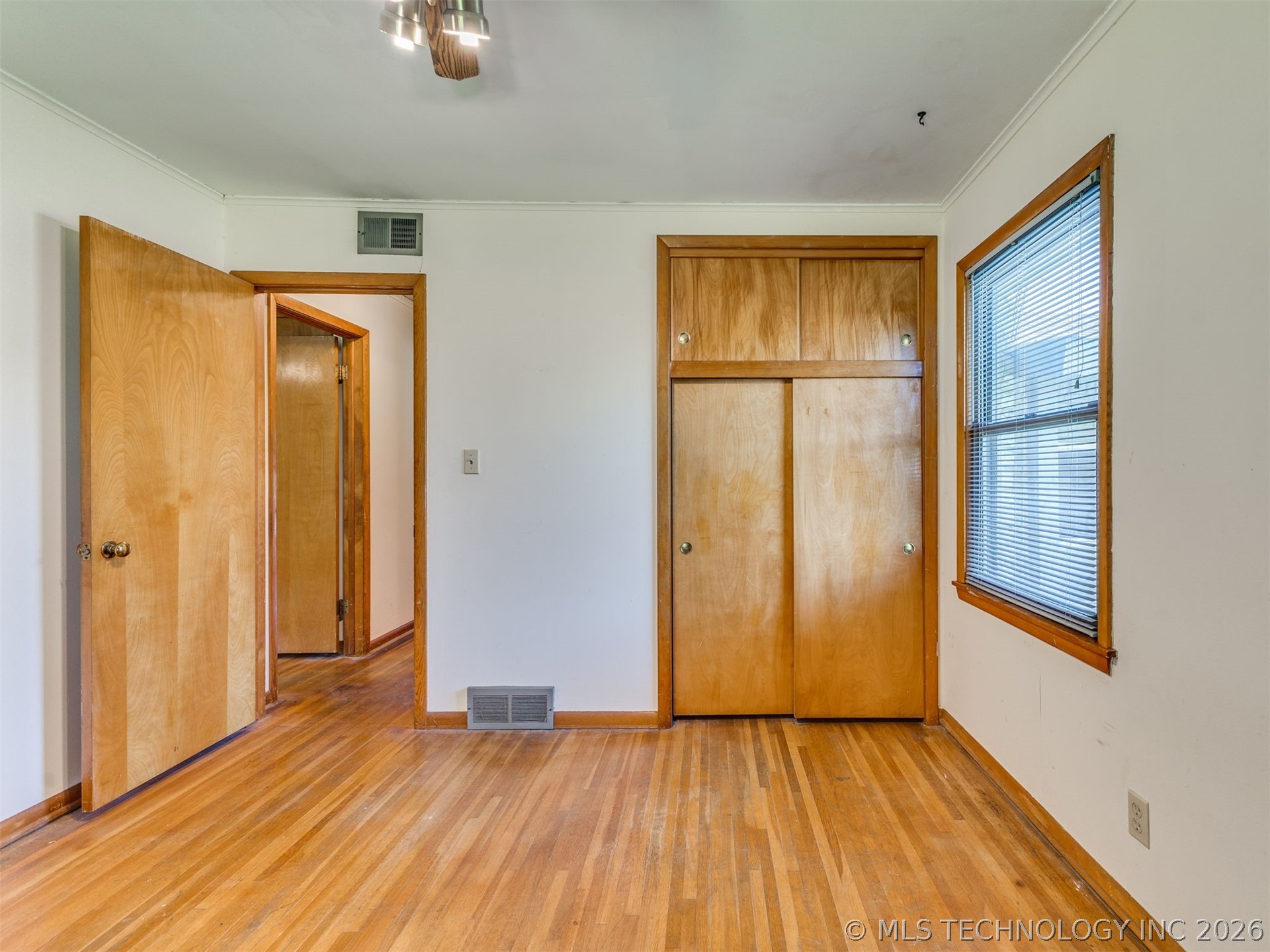 10909 E 5th Street Property Photo 23