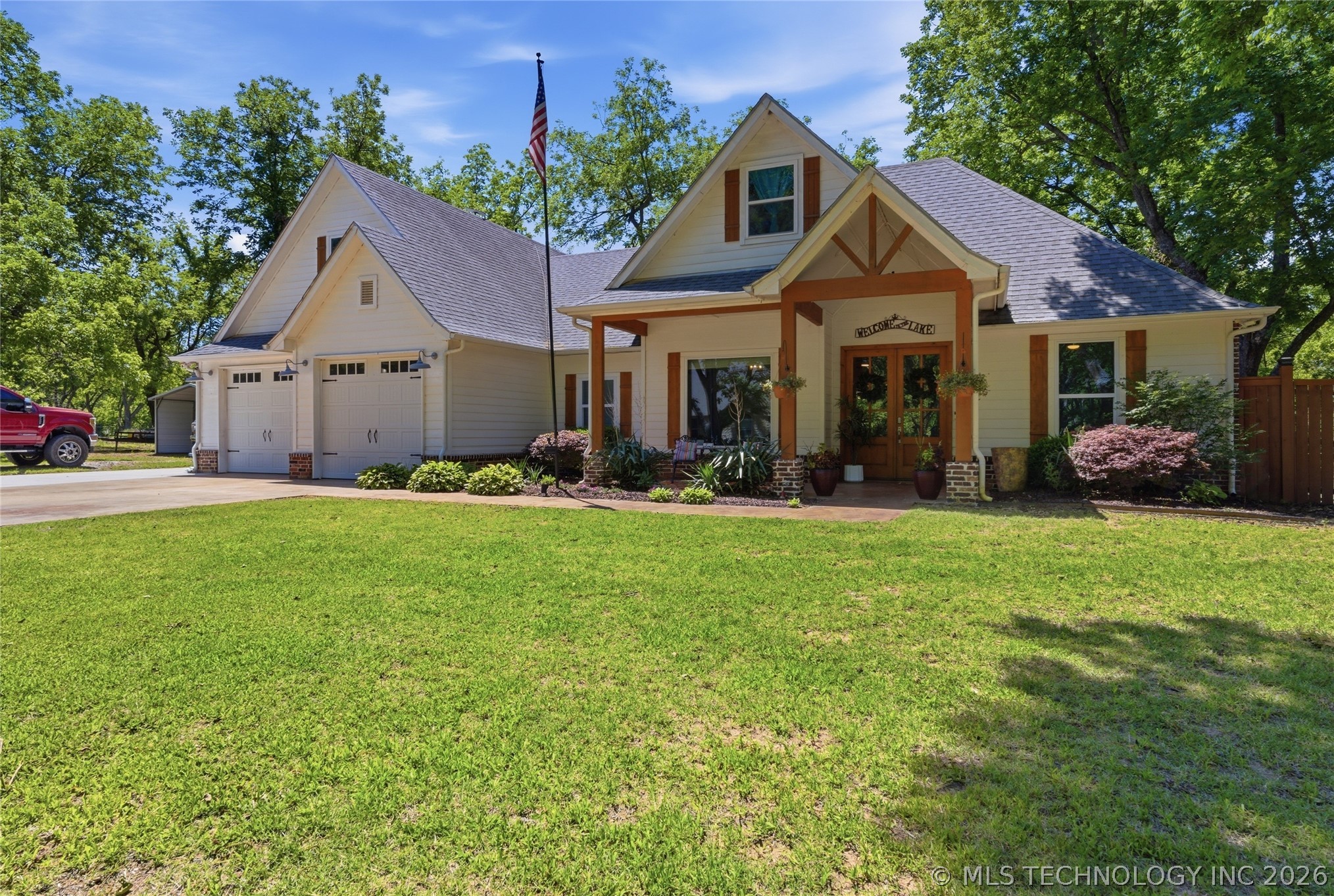 893 N E Property Photo 2
