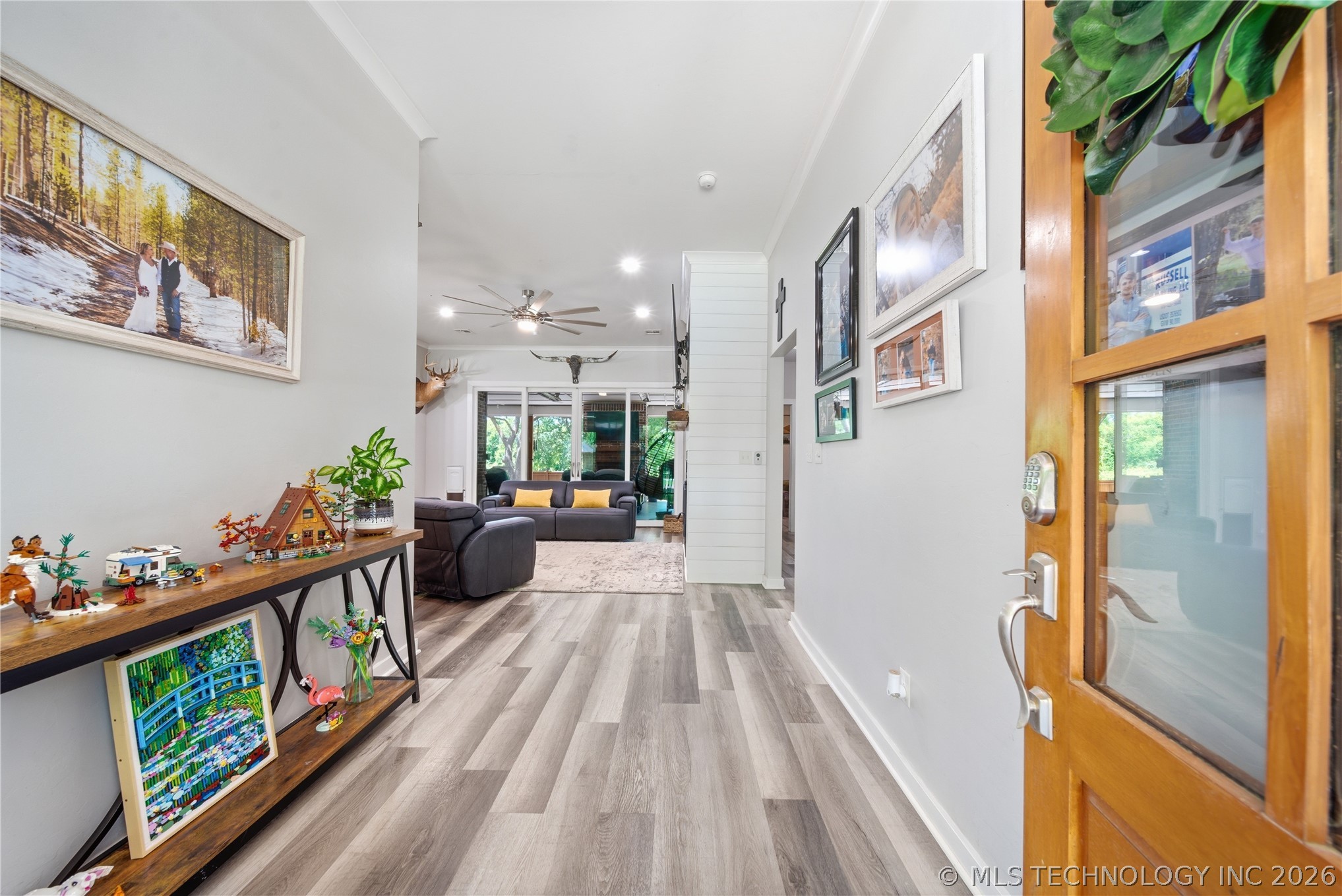 893 N E Property Photo 5