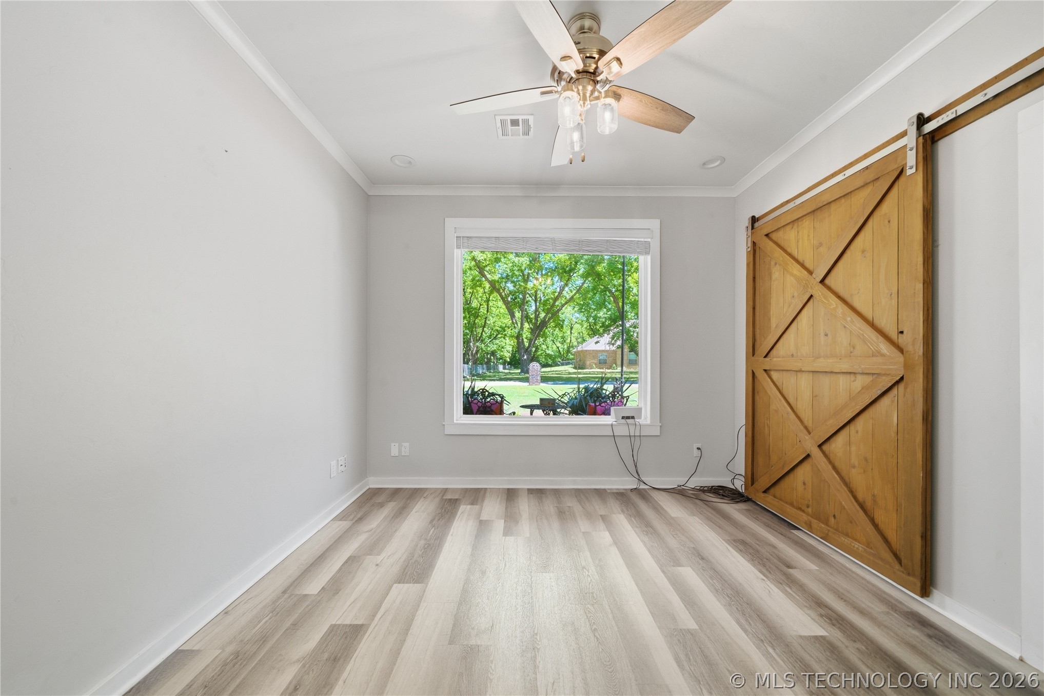 893 N E Property Photo 7
