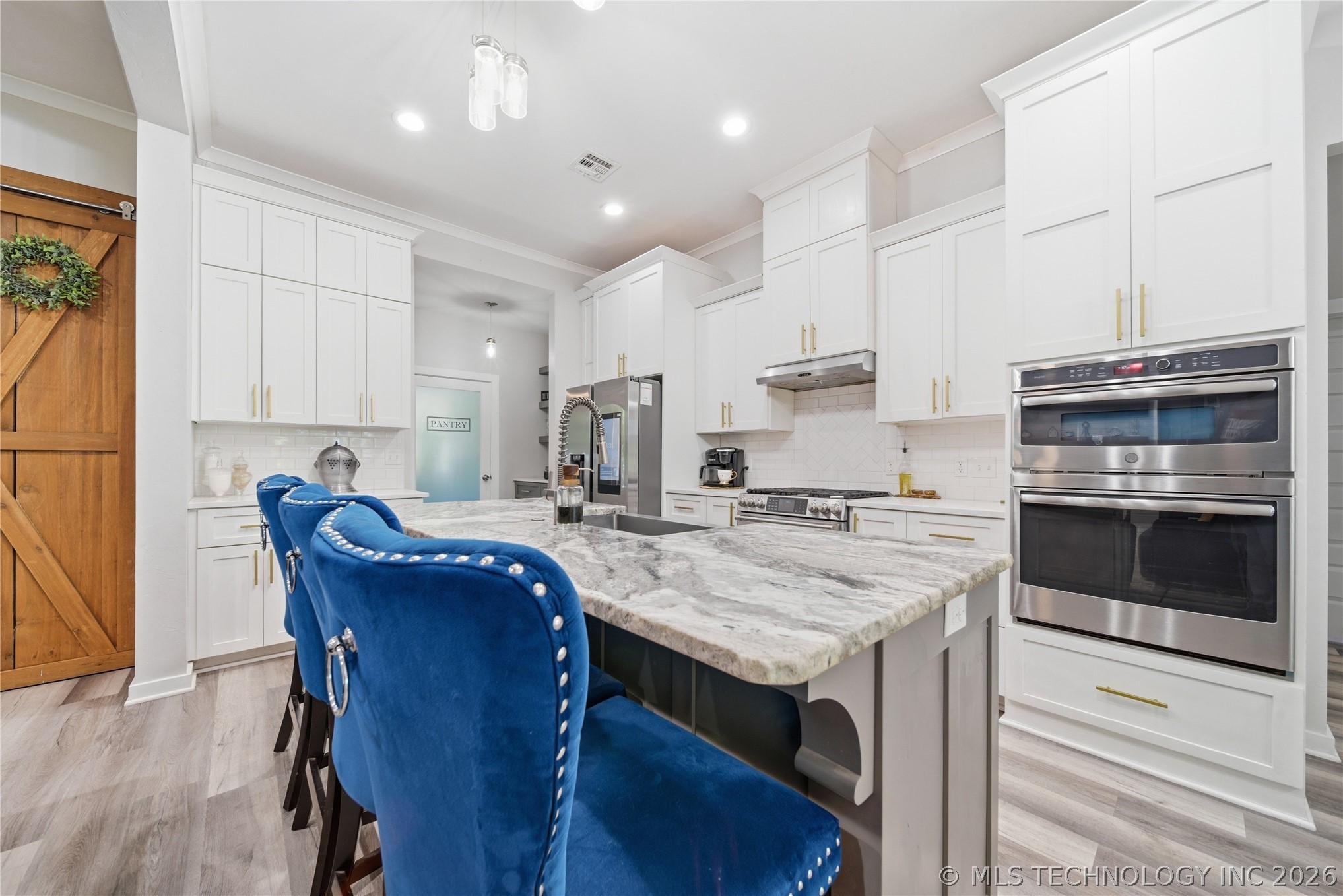 893 N E Property Photo 9