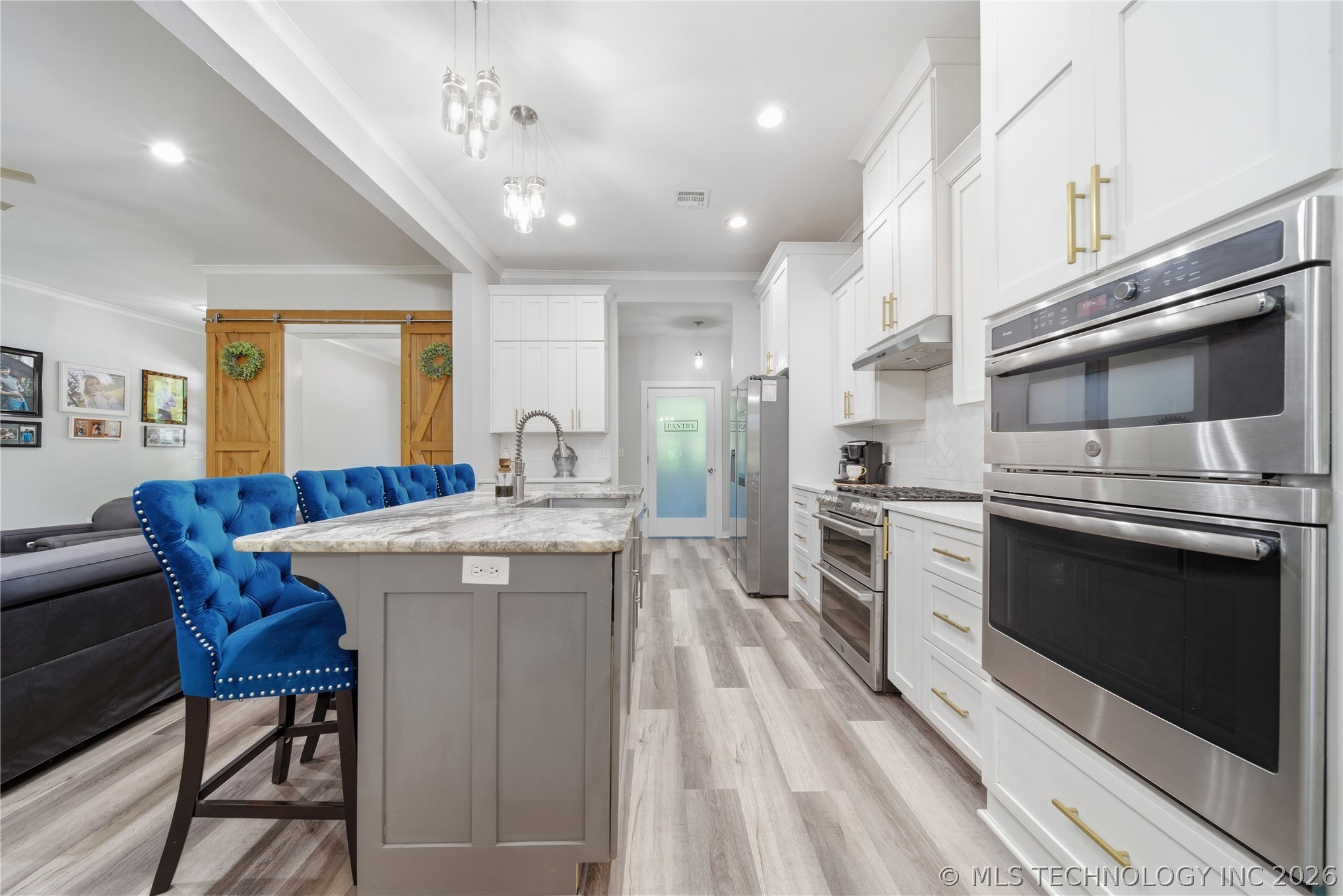 893 N E Property Photo 12