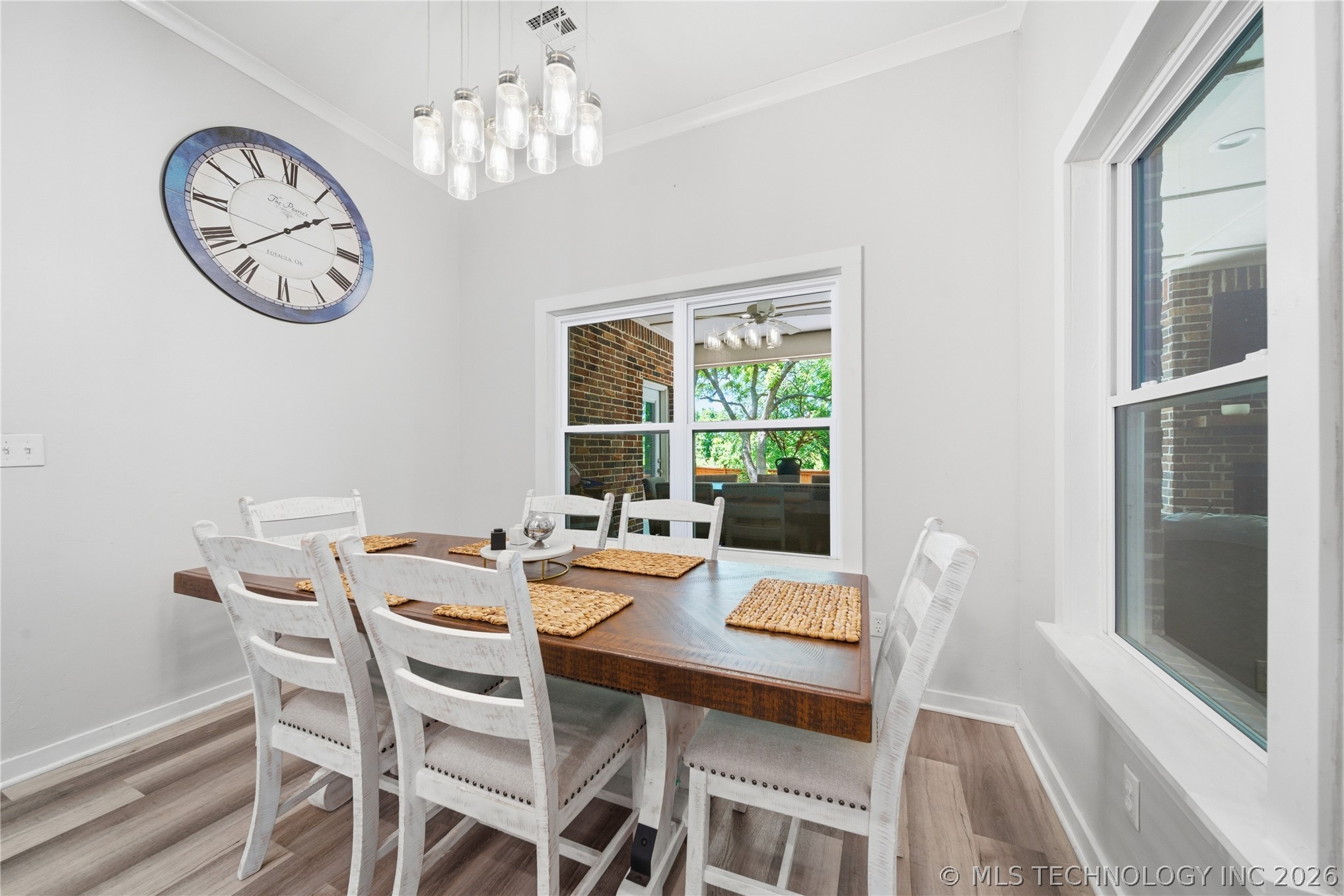 893 N E Property Photo 14