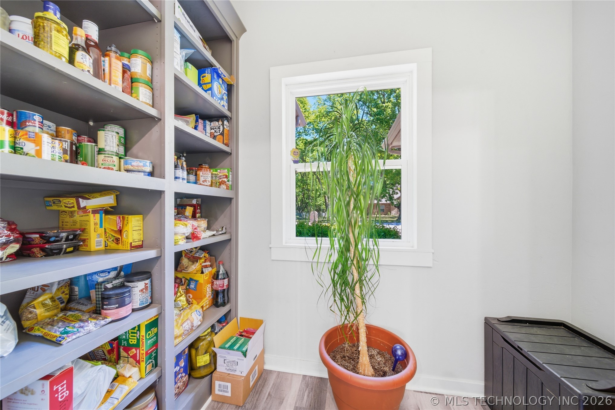 893 N E Property Photo 15