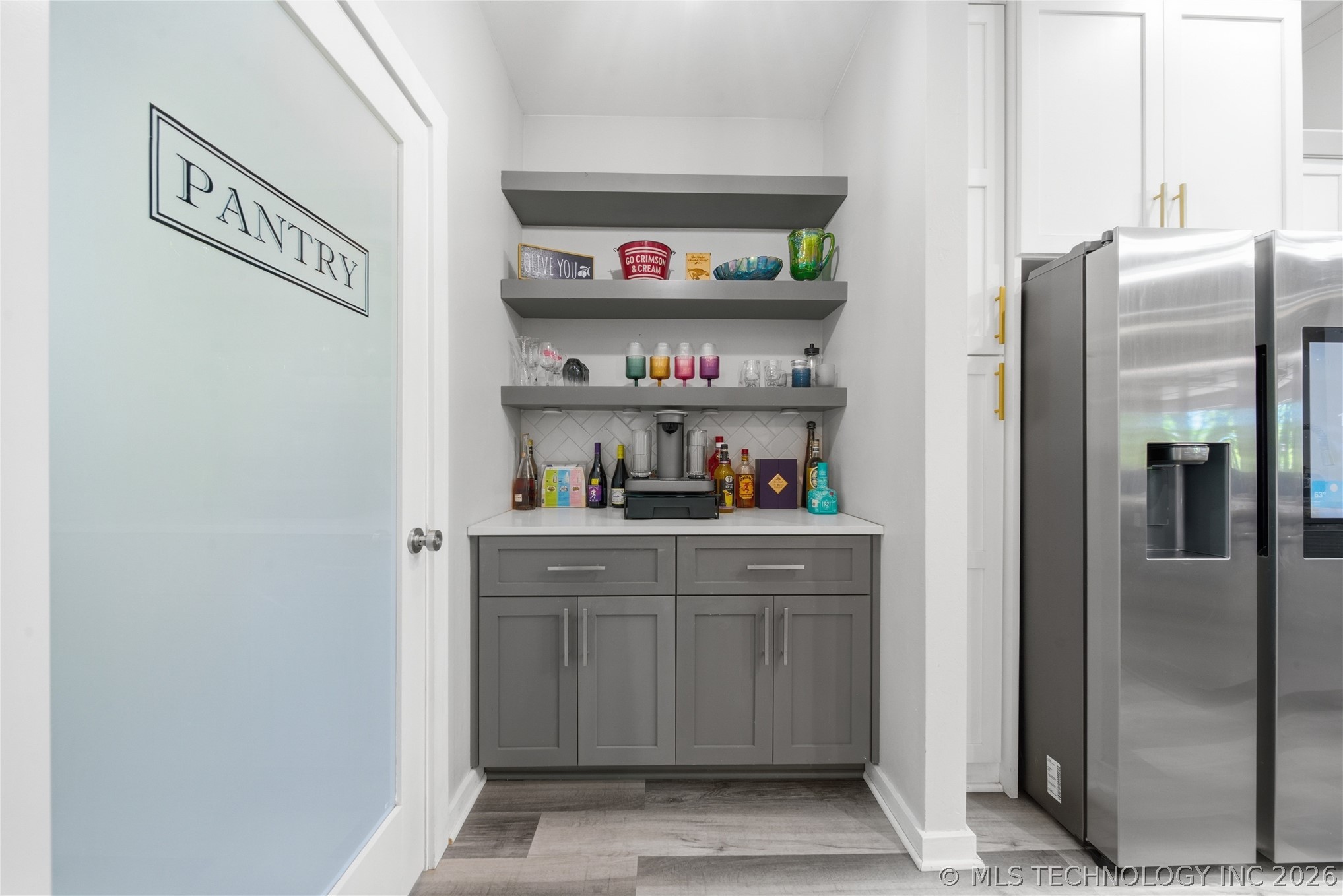 893 N E Property Photo 16