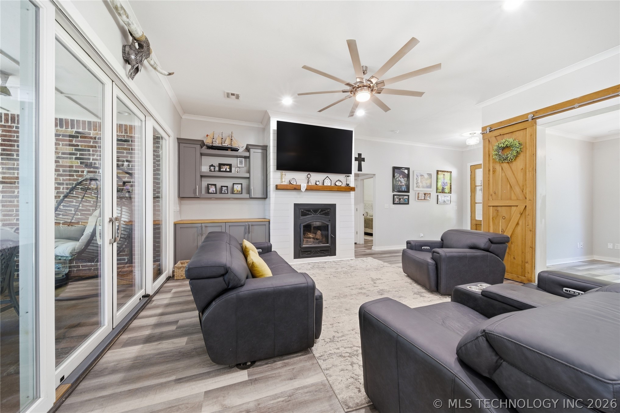 893 N E Property Photo 18