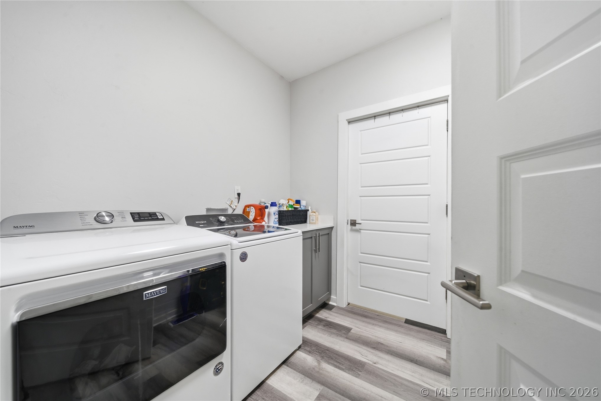 893 N E Property Photo 20