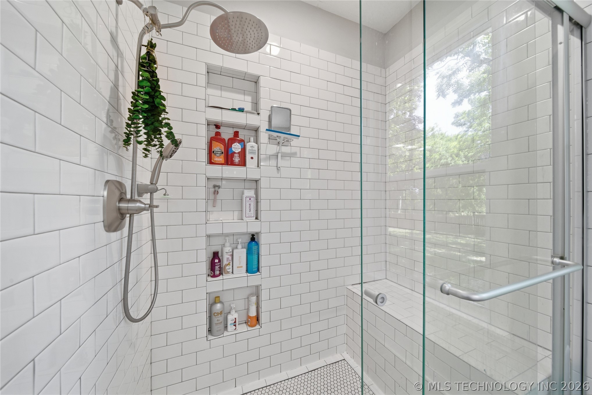893 N E Property Photo 23