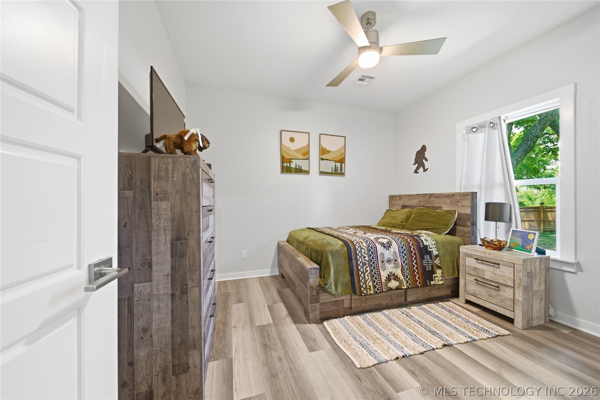 893 N E Property Photo 26