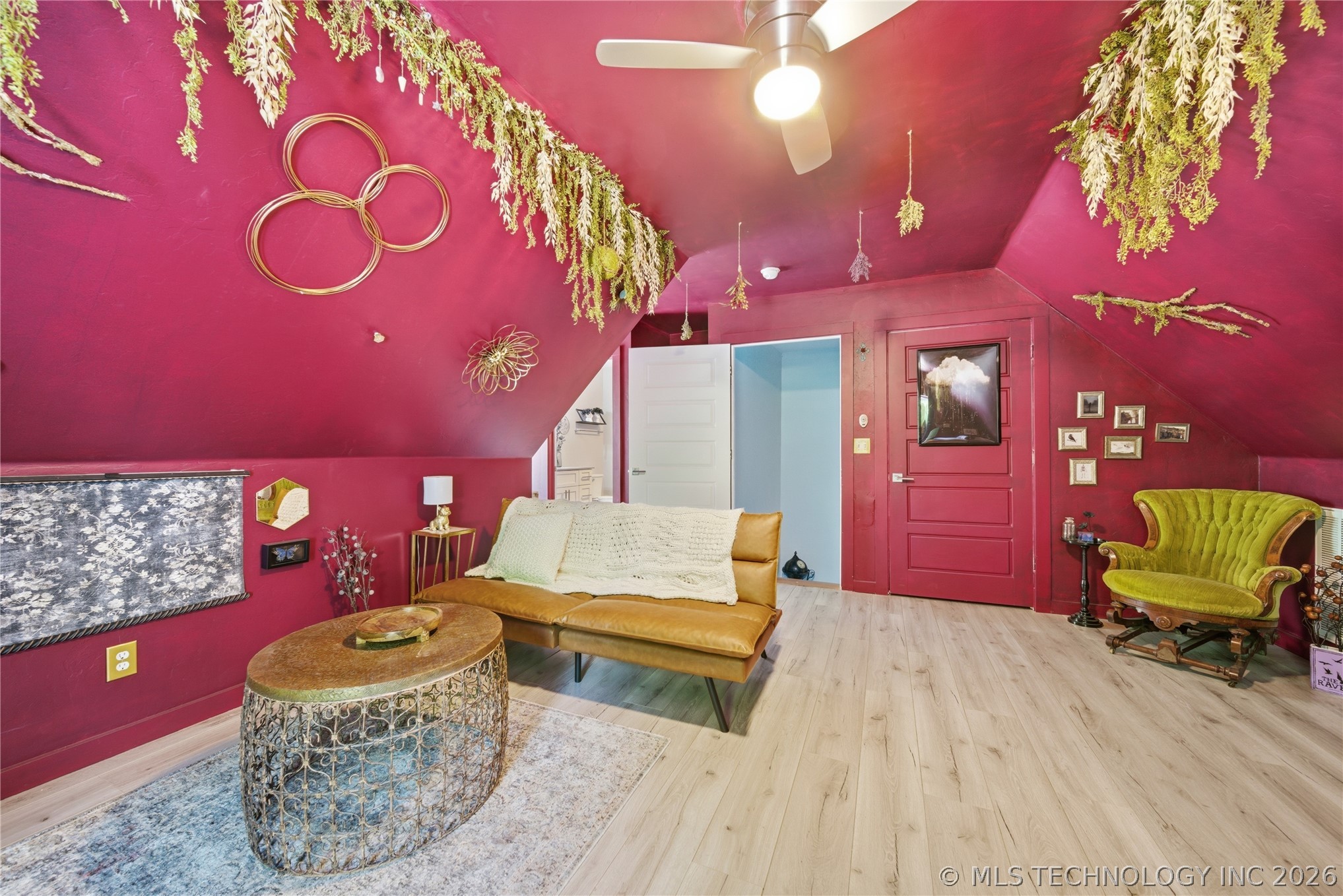 893 N E Property Photo 30